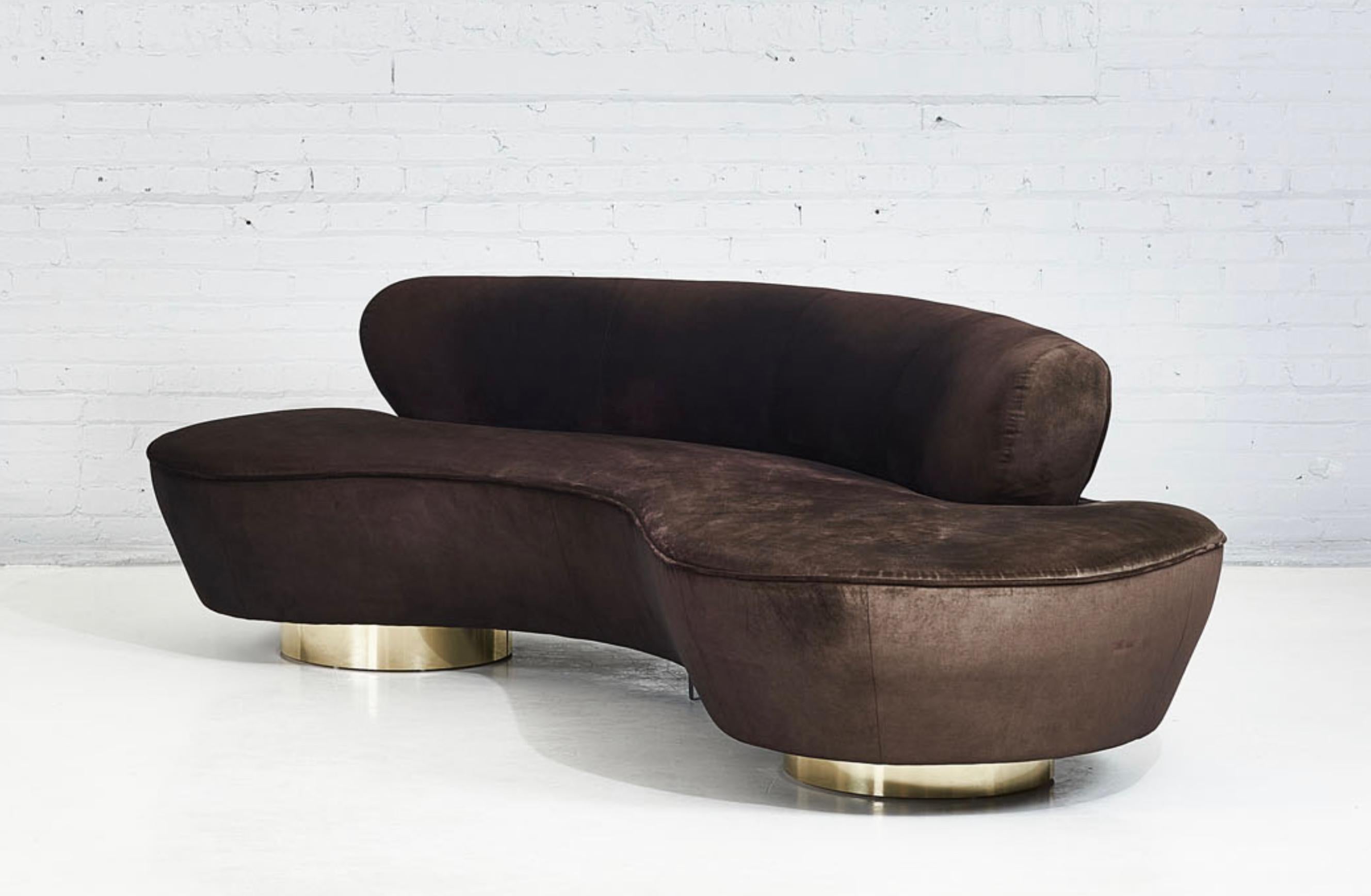 Vladimir Kagan Serpentine Sofas on Brass Bases 7