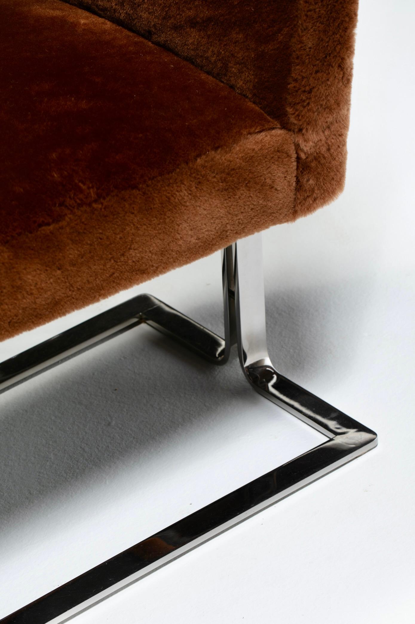 Vladimir Kagan Set di 8 sedie da pranzo cromate in shearling nuovo cioccolato al latte in vendita 10