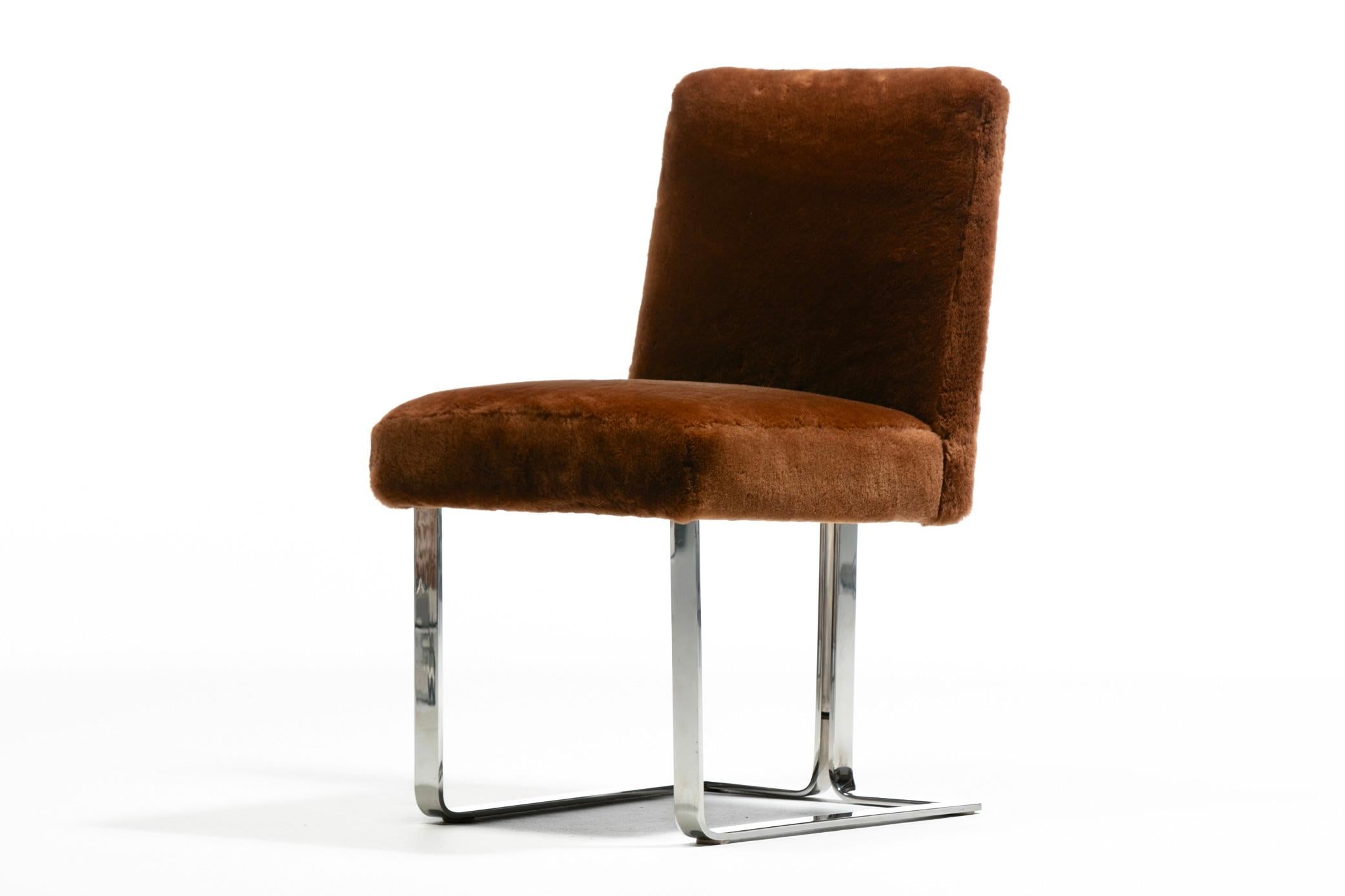 Vladimir Kagan Set di 8 sedie da pranzo cromate in shearling nuovo cioccolato al latte in vendita 1