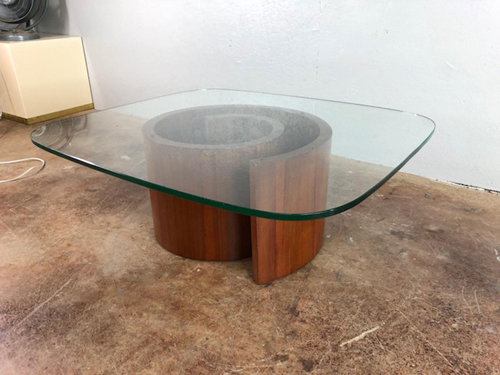 Vladimir Kagan snail coffee table on a mahogany base. Original very good condition, circa 1960s.

Glass top measures: 42” square with a 15