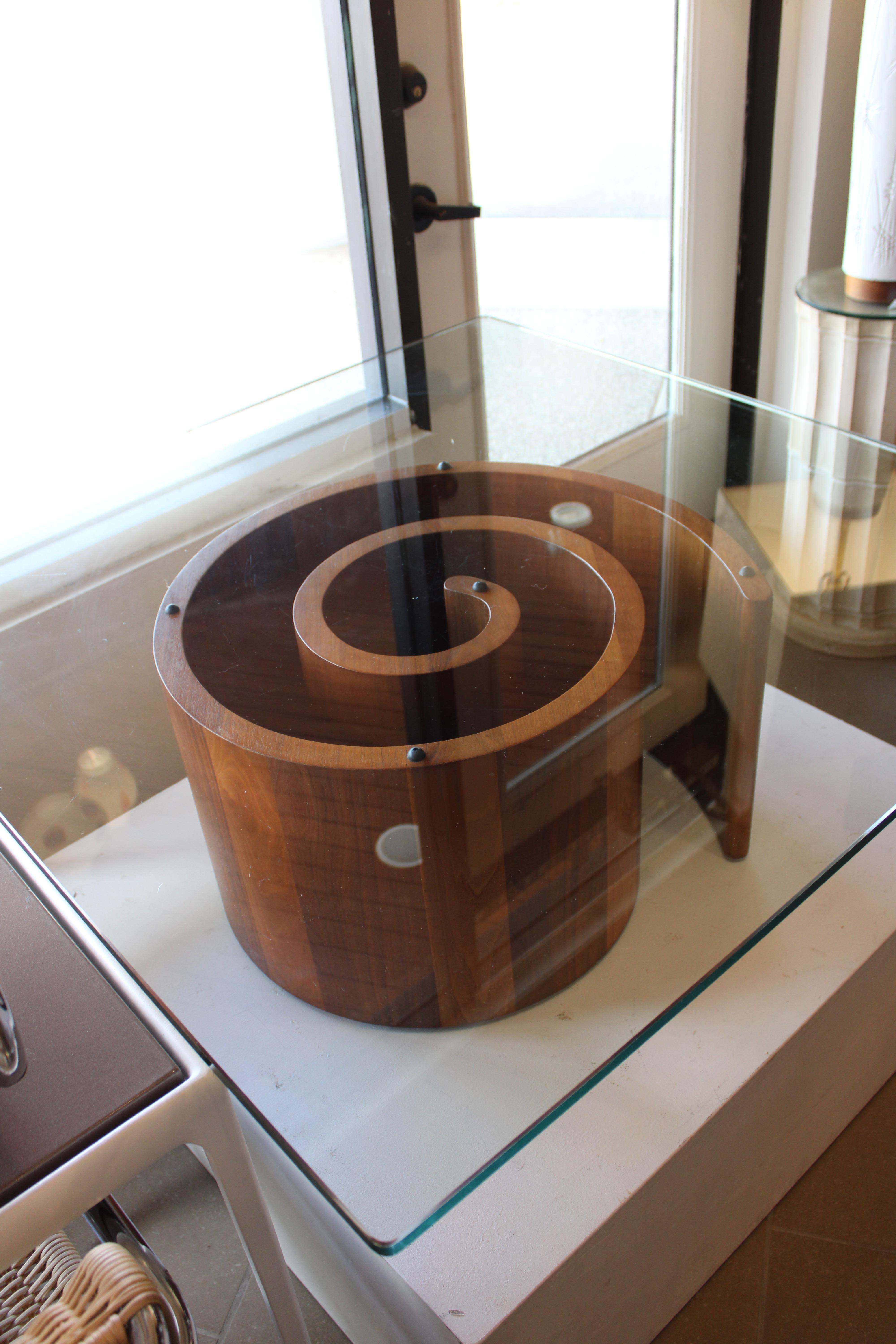 Mid-Century Modern Table basse Vladimir Kagan en noyer avec verre d'origine en vente