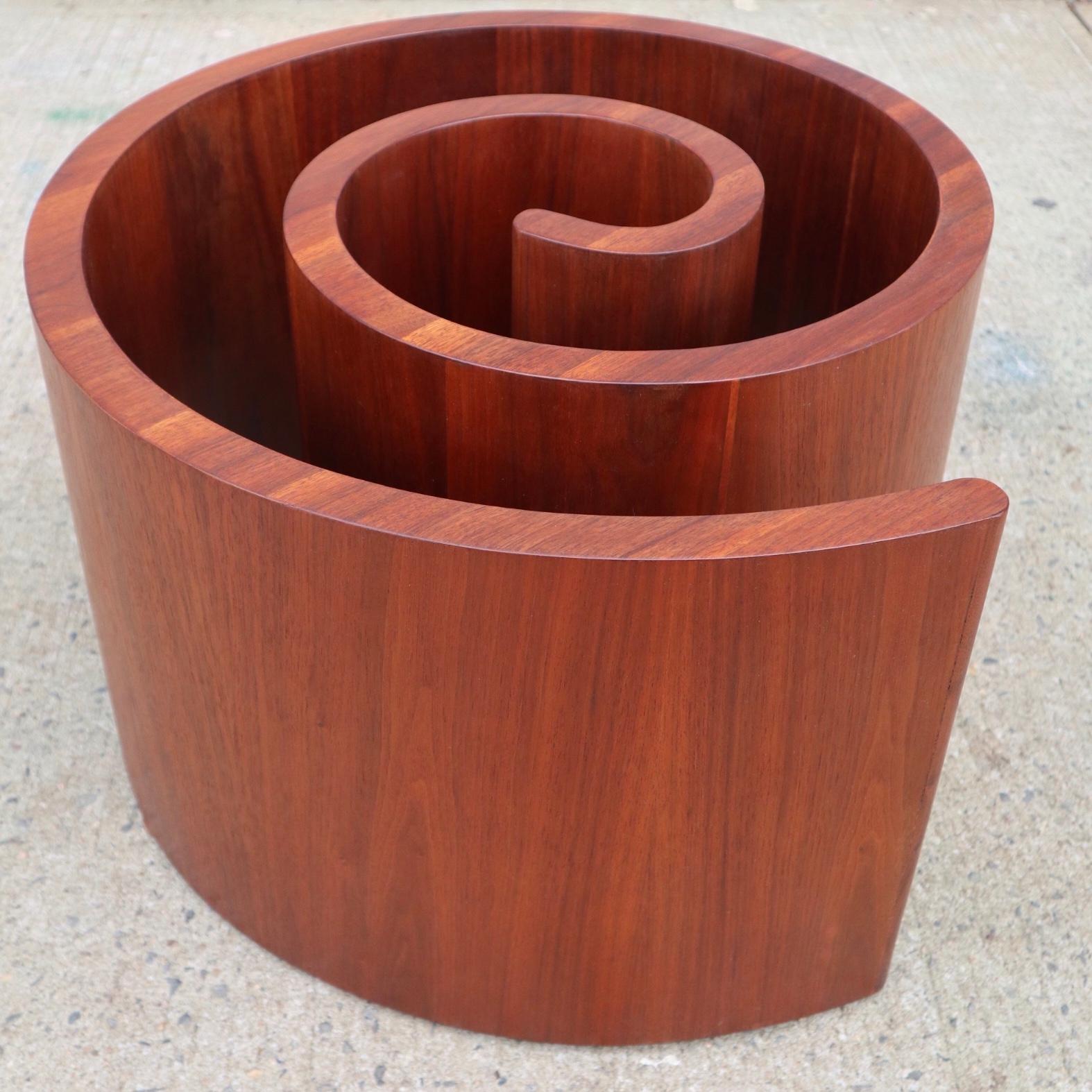 Vladimir Kagan Snail Coffee Table in Walnut with Original Glass In Good Condition In Brooklyn, NY