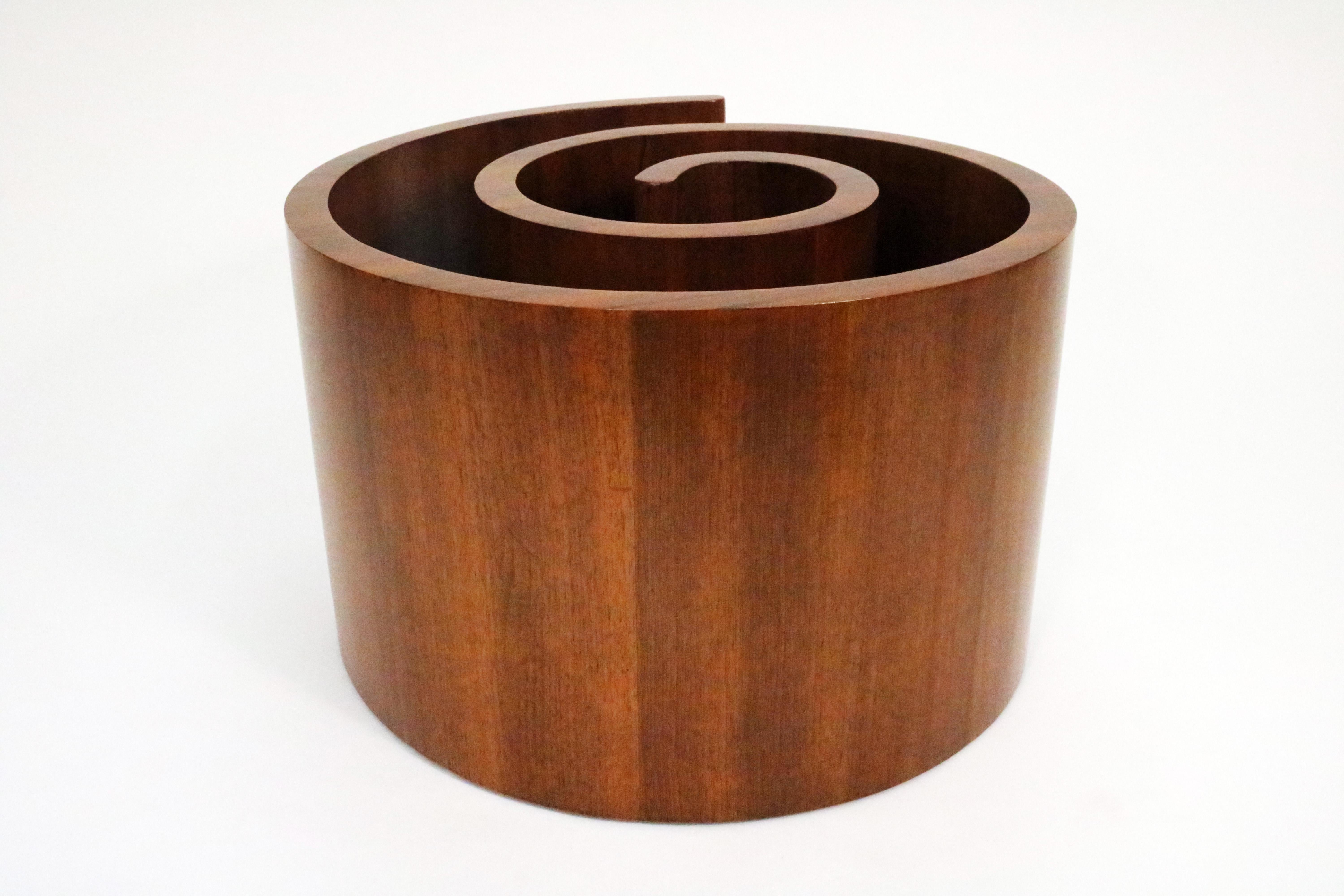 Vladimir Kagan Snail Coffee Table in Walnut with Round Glass Top In Good Condition In Littleton, CO