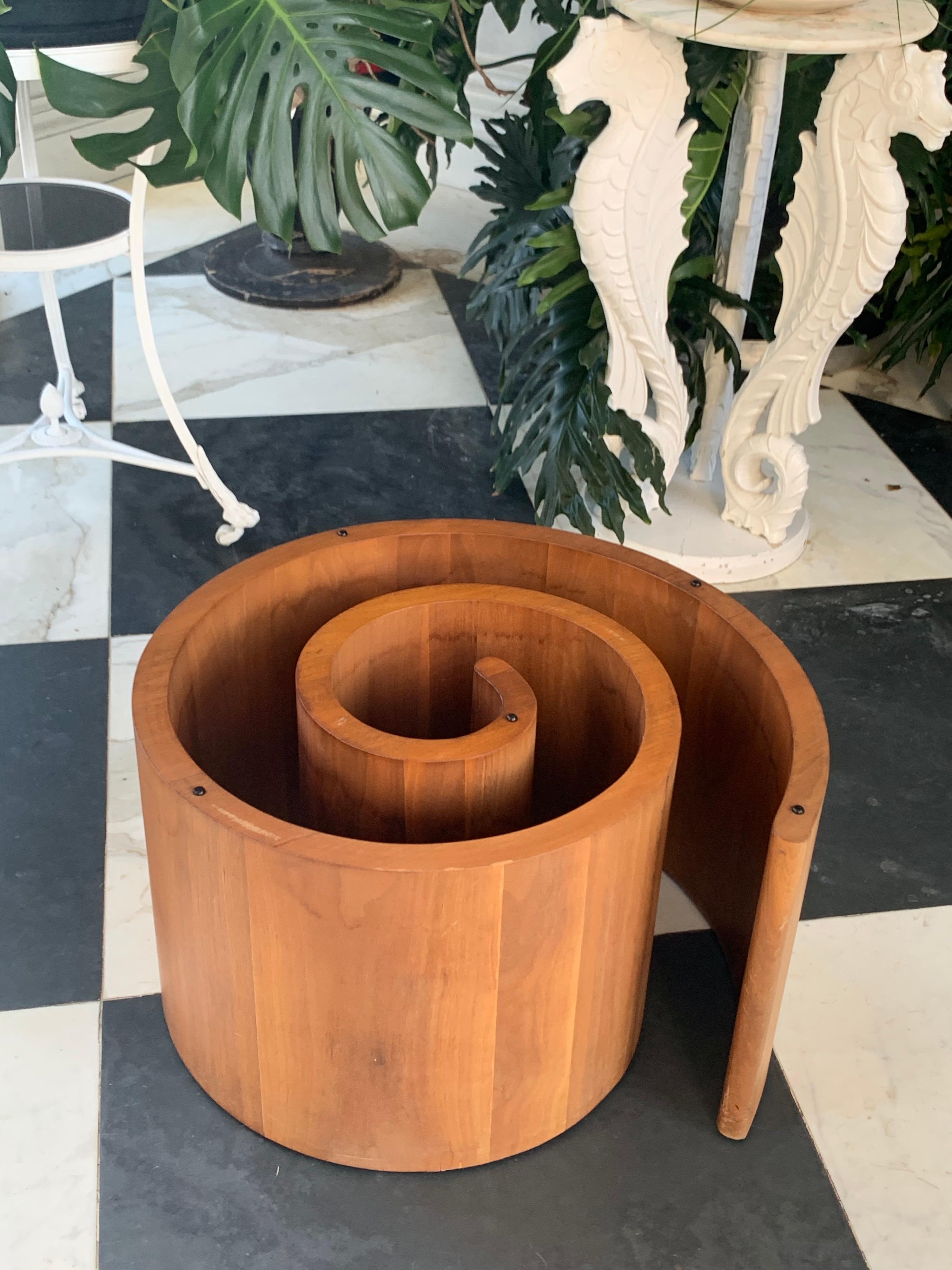 Hand-Crafted Vladimir Kagan Snail Table For Sale