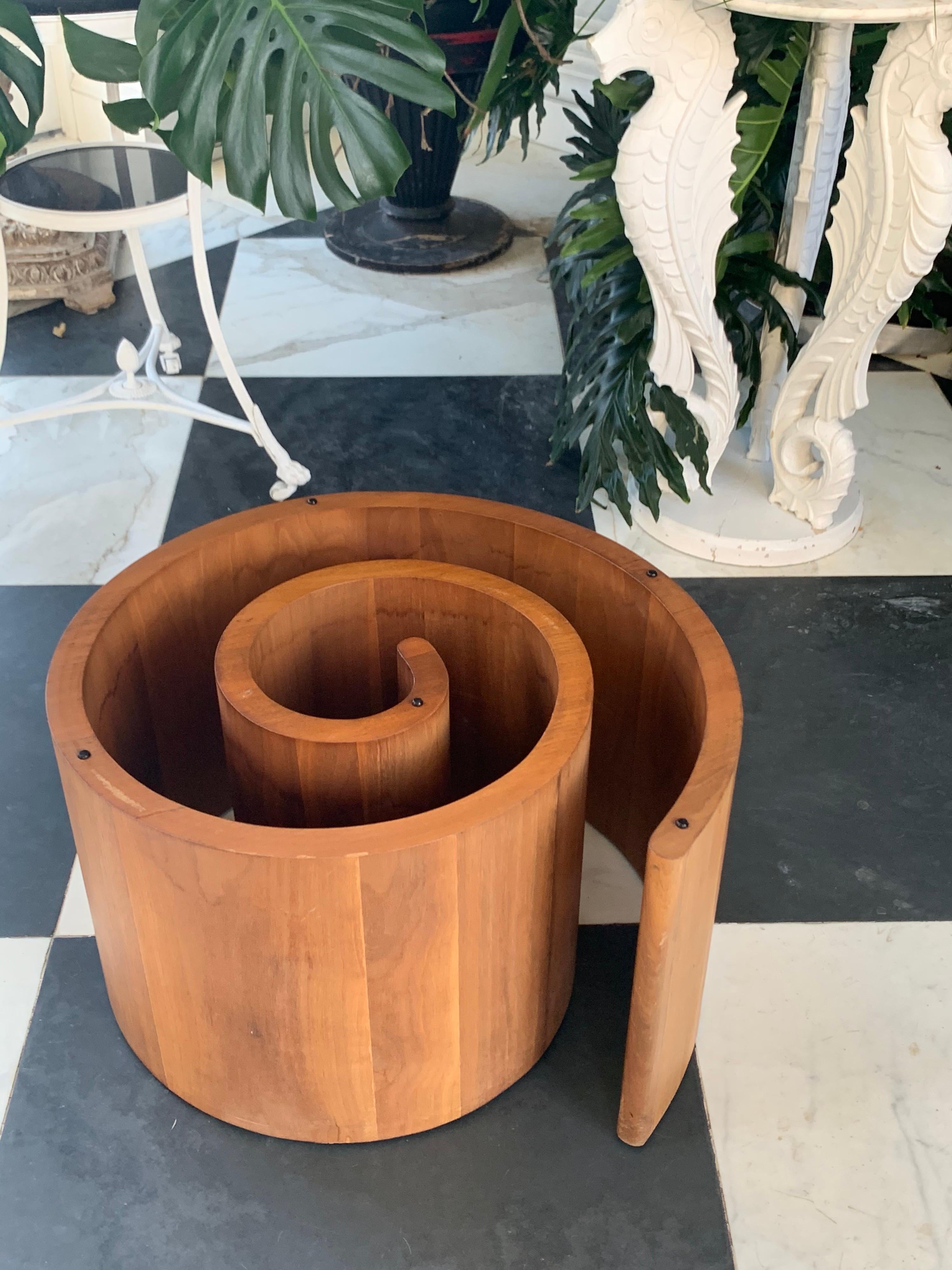 Hand-Crafted Vladimir Kagan Snail Table For Sale