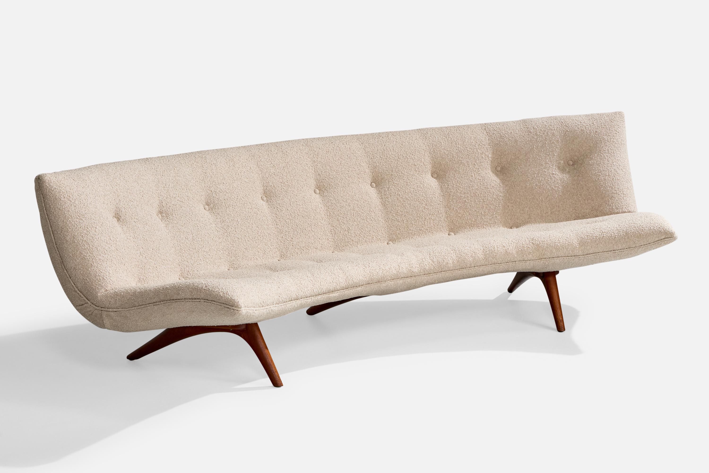 Canapé en noyer et tissu blanc cassé, probablement unique, conçu par Vladimir Kagan et produit par Kagan-Dreyfuss, États-Unis, années 1960.

Provenance : Canapé commandé sur mesure pour l'appartement de Susan Schleger, Palm Beach,