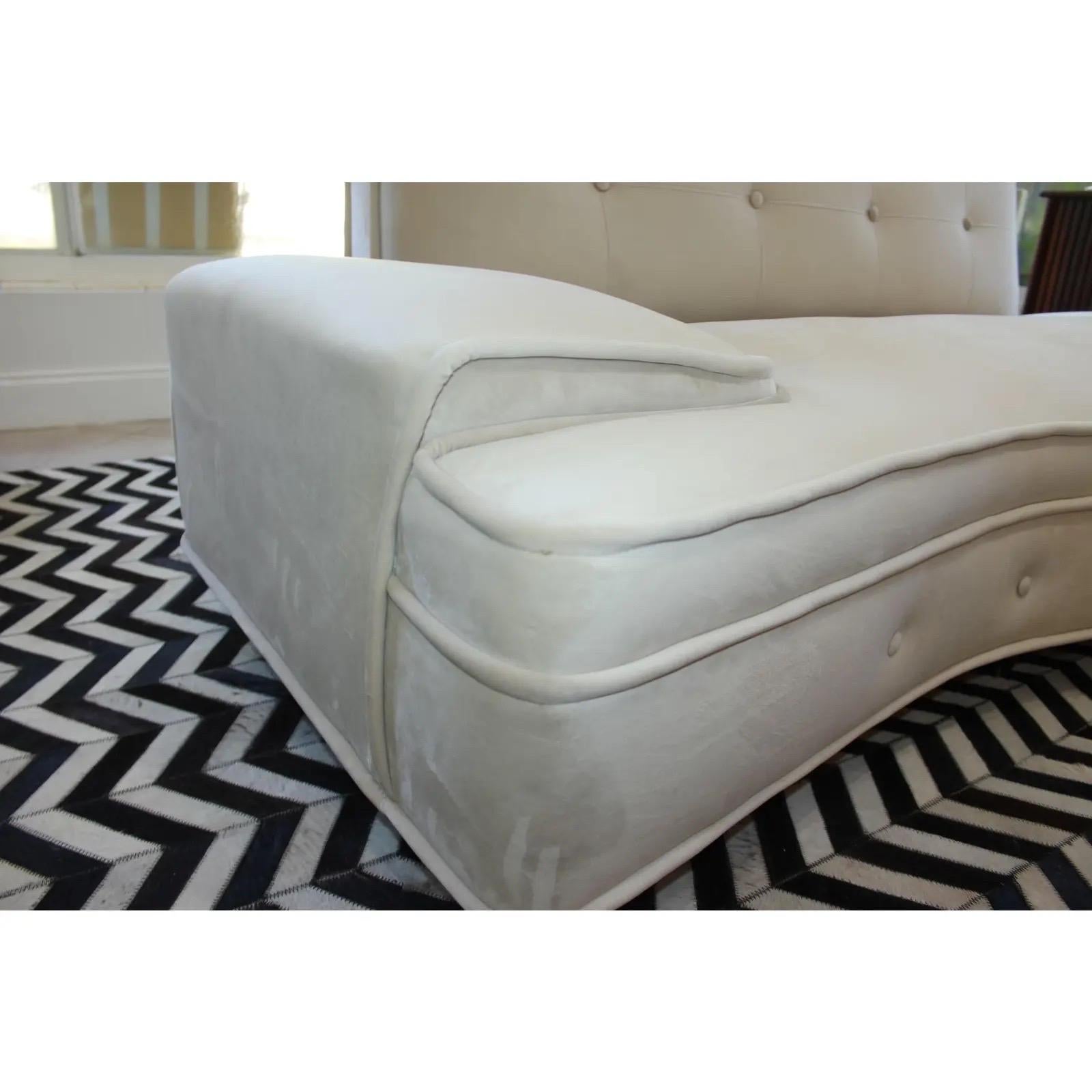Vladimir Kagan Style 1950’s Vintage Mid-Century Modern Ivory Sofa In Good Condition For Sale In Hollywood, FL
