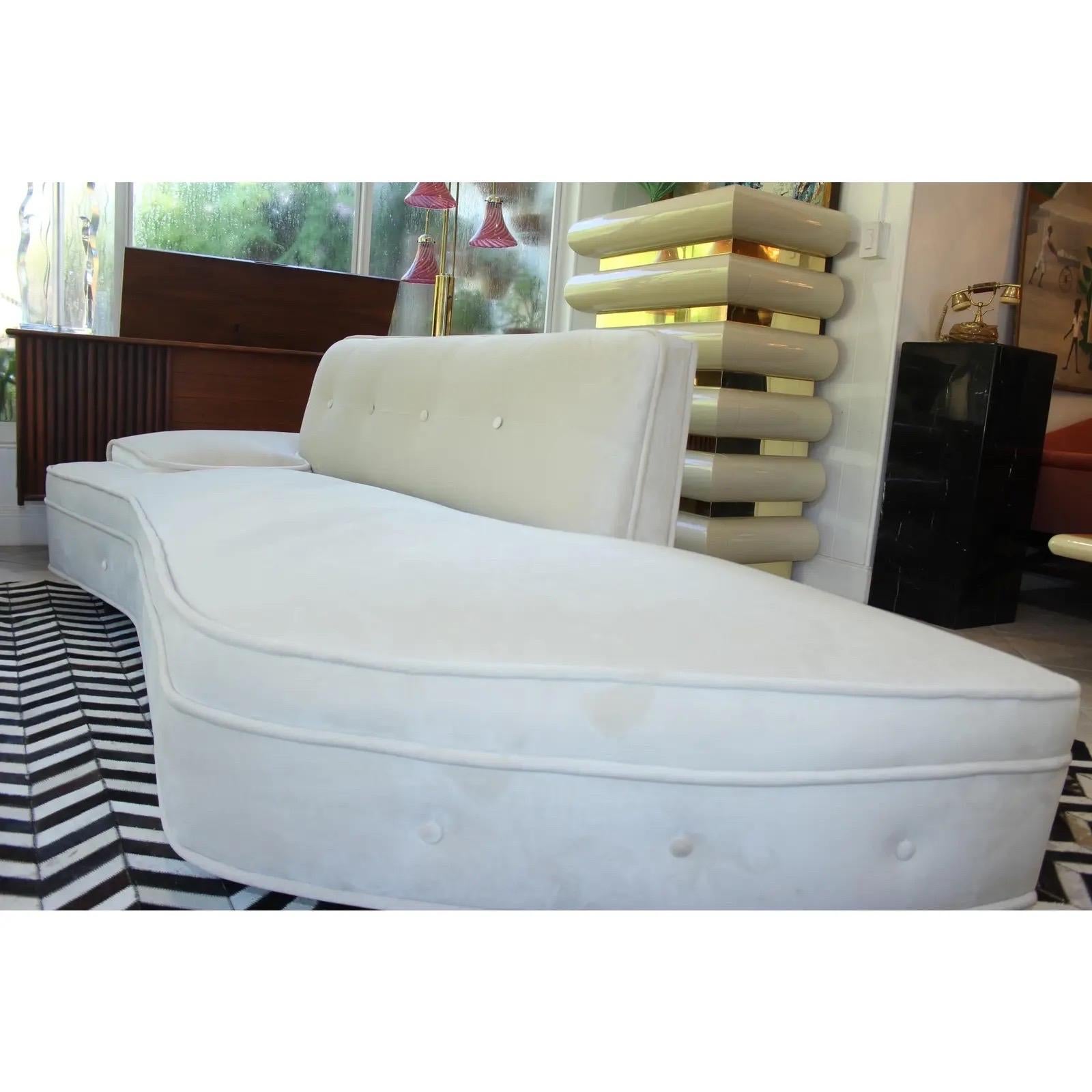 Vladimir Kagan Stil 1950's Vintage Mid-Century Modern Elfenbein Sofa im Zustand „Gut“ im Angebot in Hollywood, FL