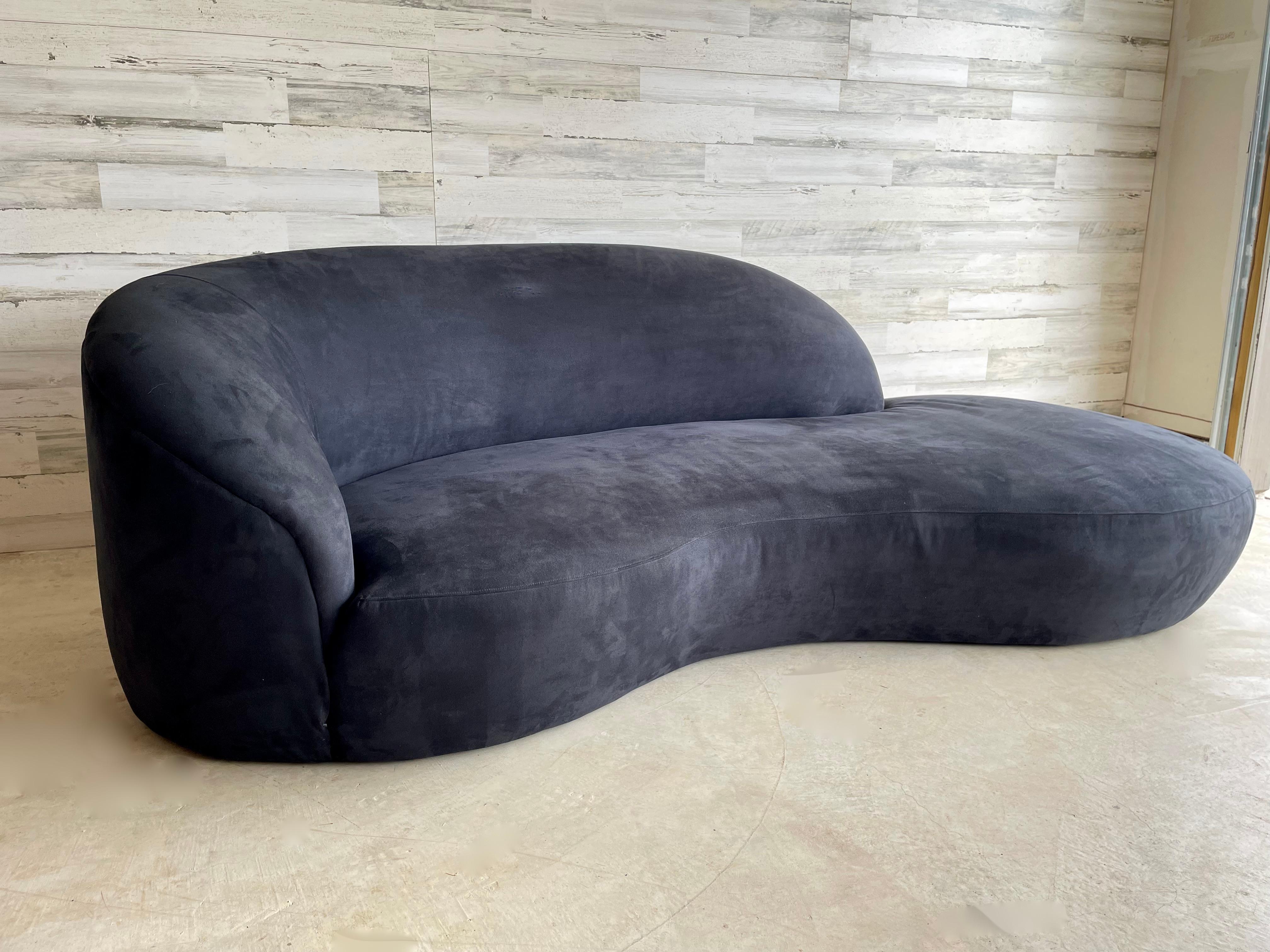 Sculptural Vintage Cloud Sofa In Good Condition In Denton, TX