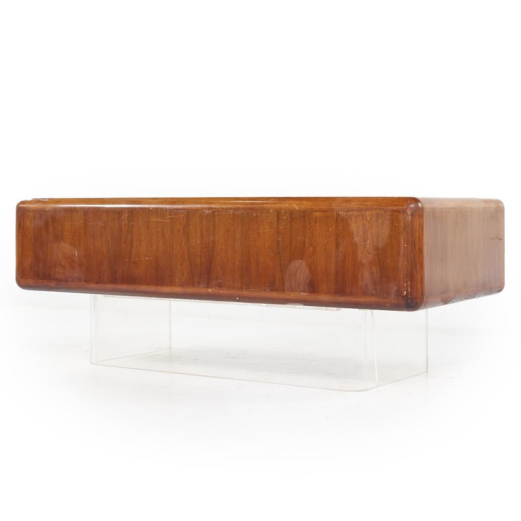 Late 20th Century Vladimir Kagan Style Gianni Walnut and Lucite Executive Desk For Sale