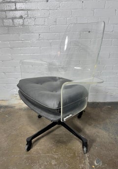 Vladimir Kagan Style Lucite Kipp-/Dreh-Schreibtischstuhl