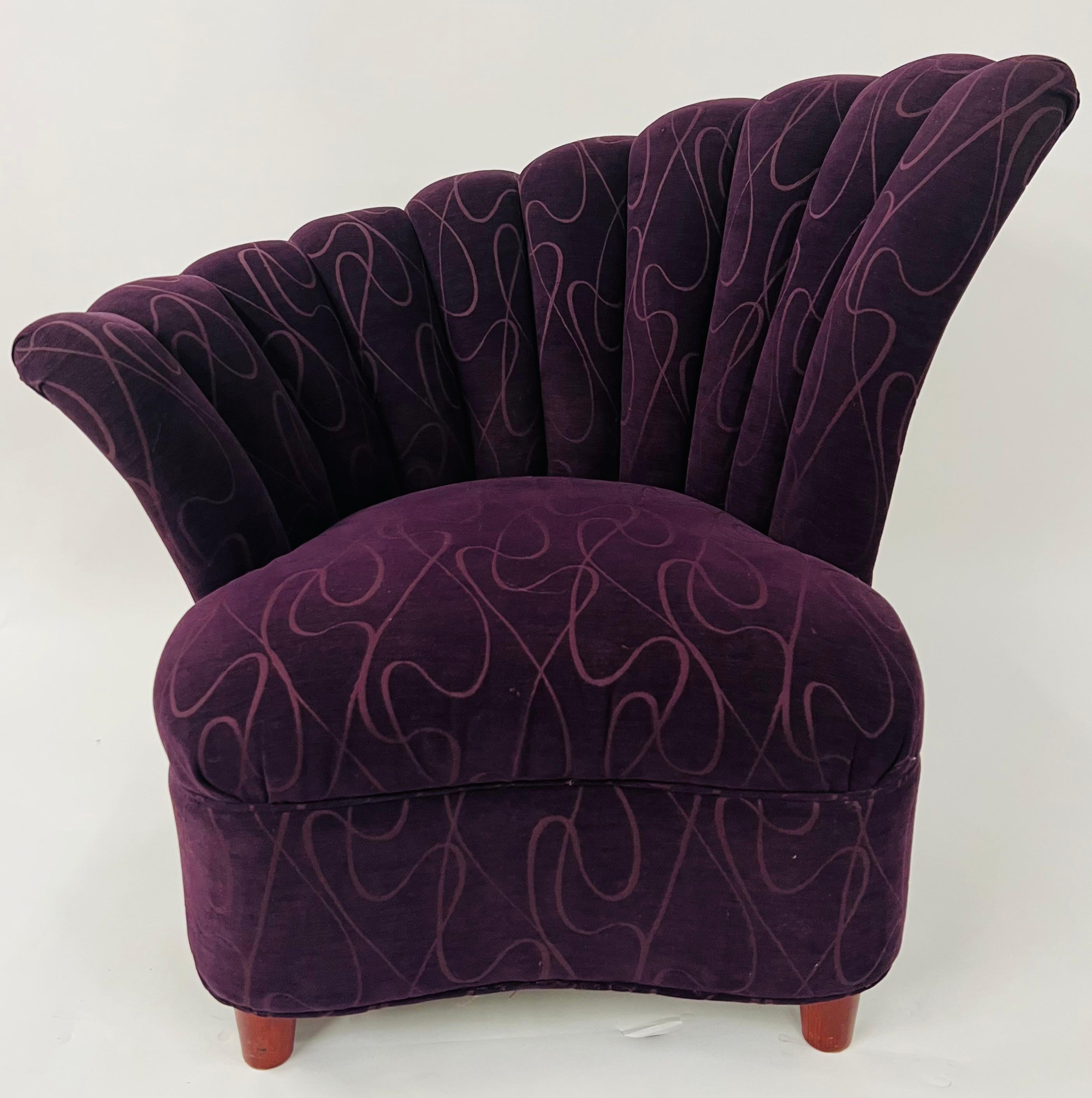 Mid-Century Modern Purple Fan Back Lounge Chair, a Pair In Good Condition In Plainview, NY