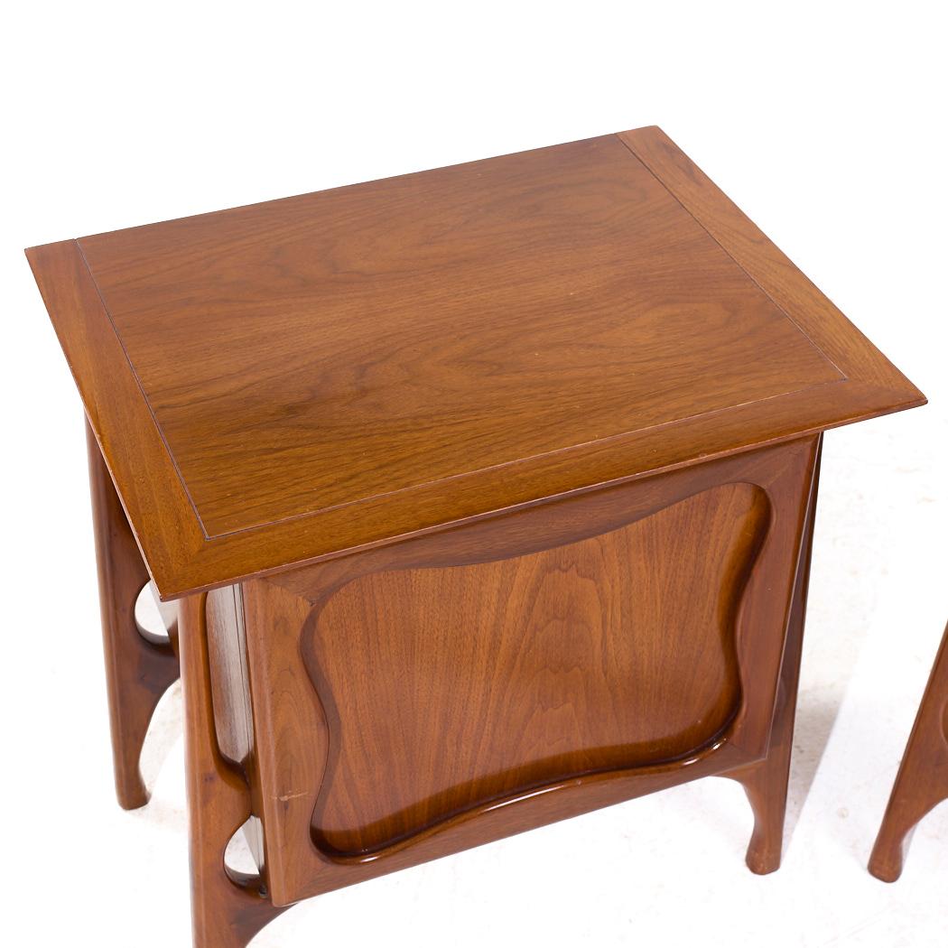 Mid Century Sculptural Walnut Nightstands - Pair For Sale 4