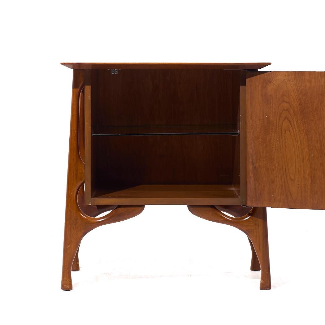 Mid Century Sculptural Walnut Nightstands - Pair For Sale 6