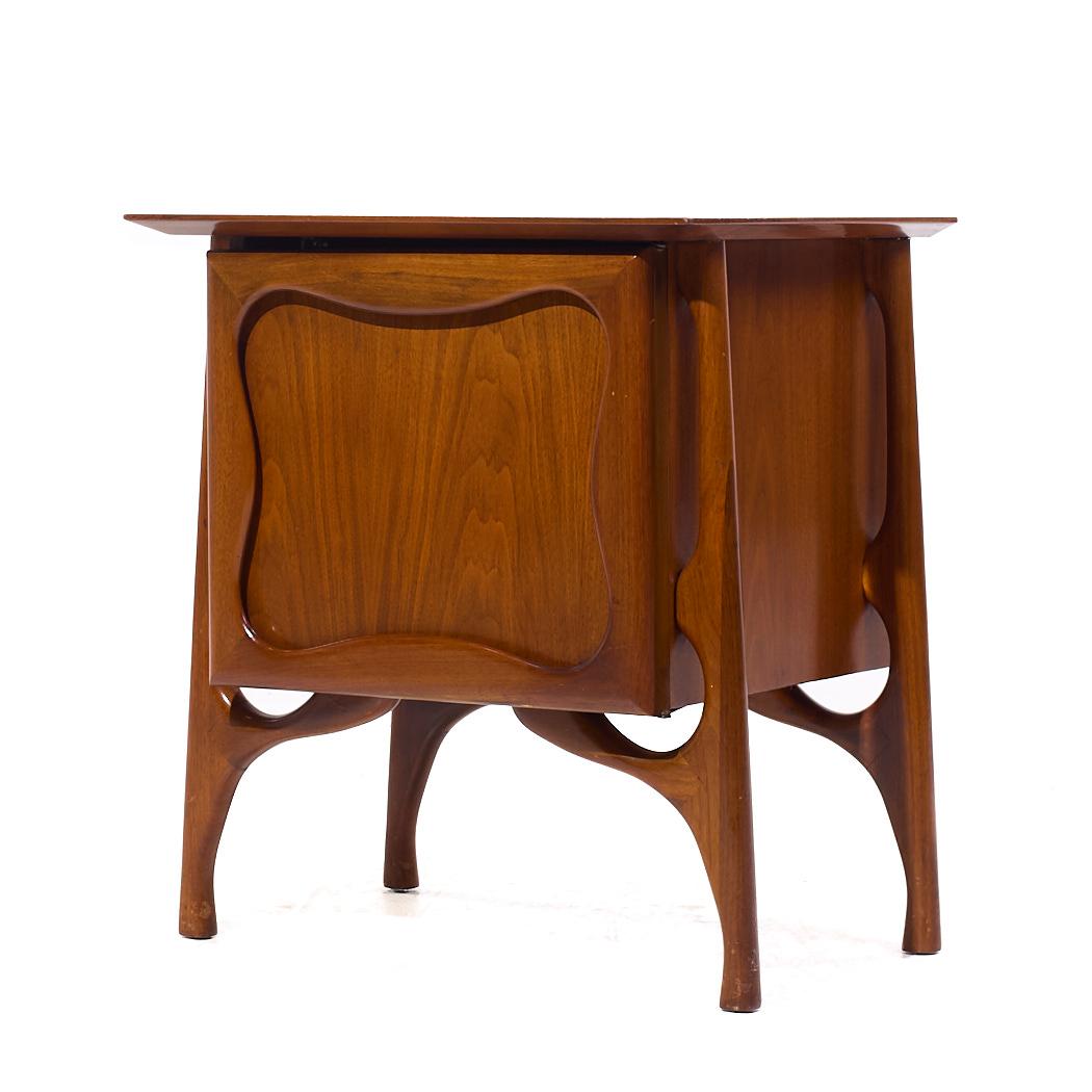 Mid Century Sculptural Walnut Nightstands - Pair For Sale 1