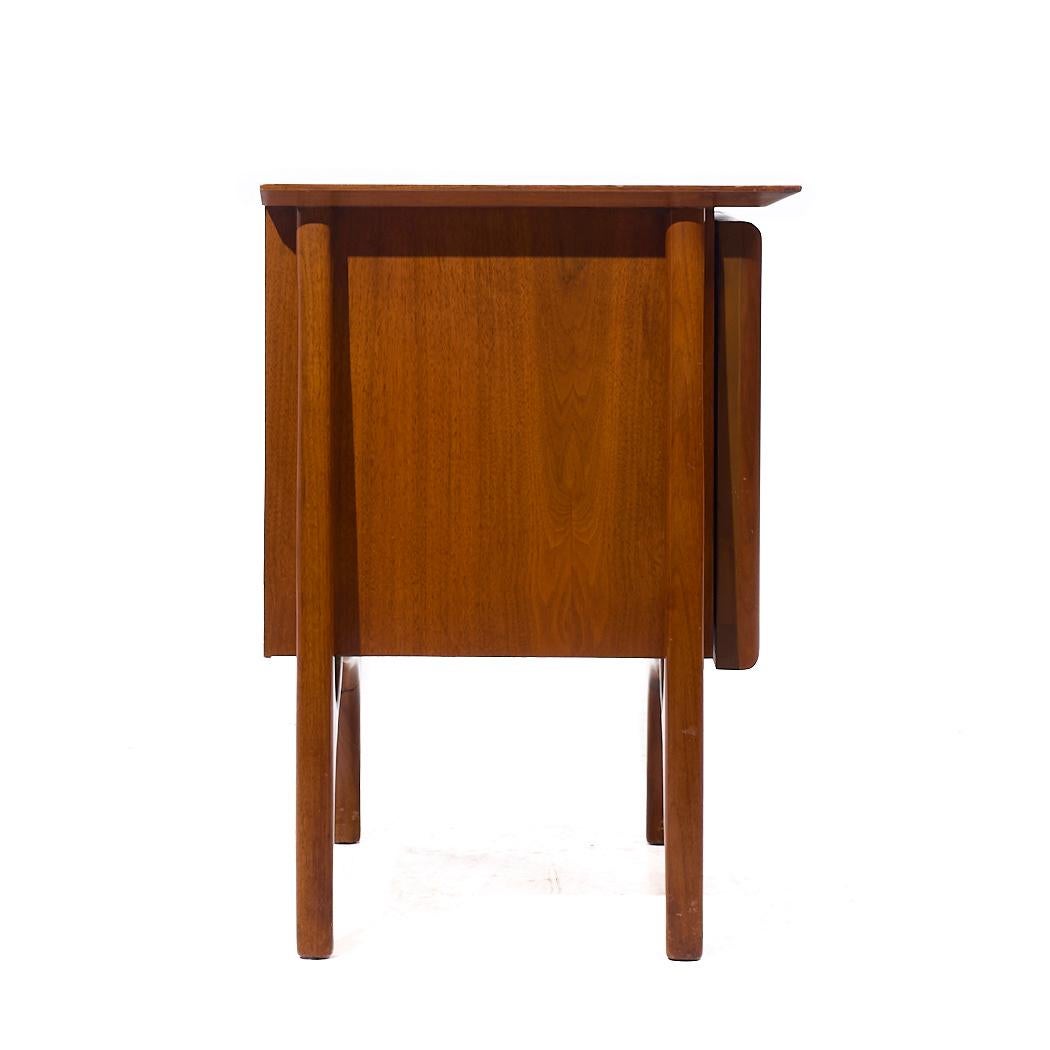 Mid Century Sculptural Walnut Nightstands - Pair For Sale 2