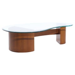 Mesa de centro biomórfica de nogal y cristal de mediados de siglo