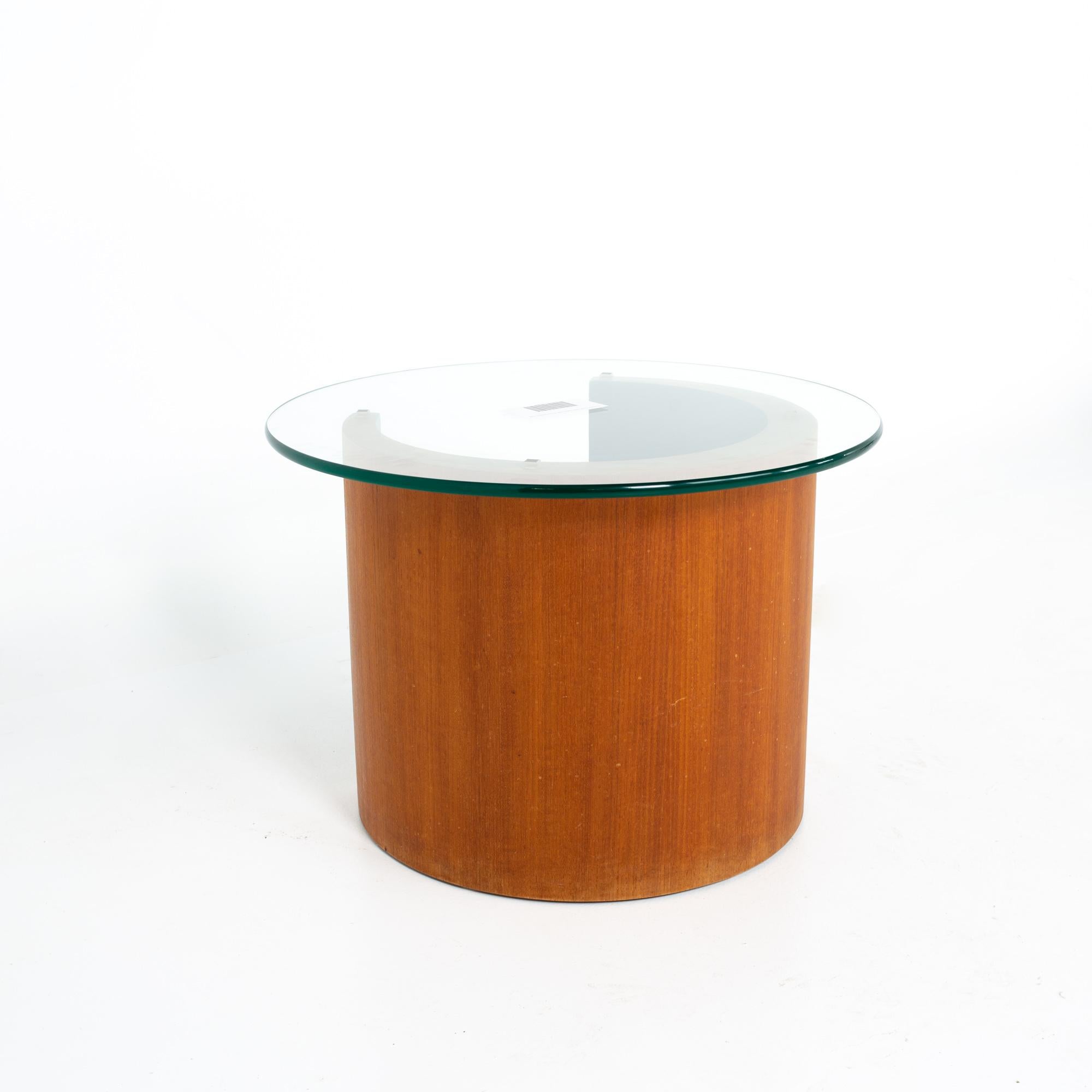 Midcentury Walnut Side End Table In Good Condition In Countryside, IL