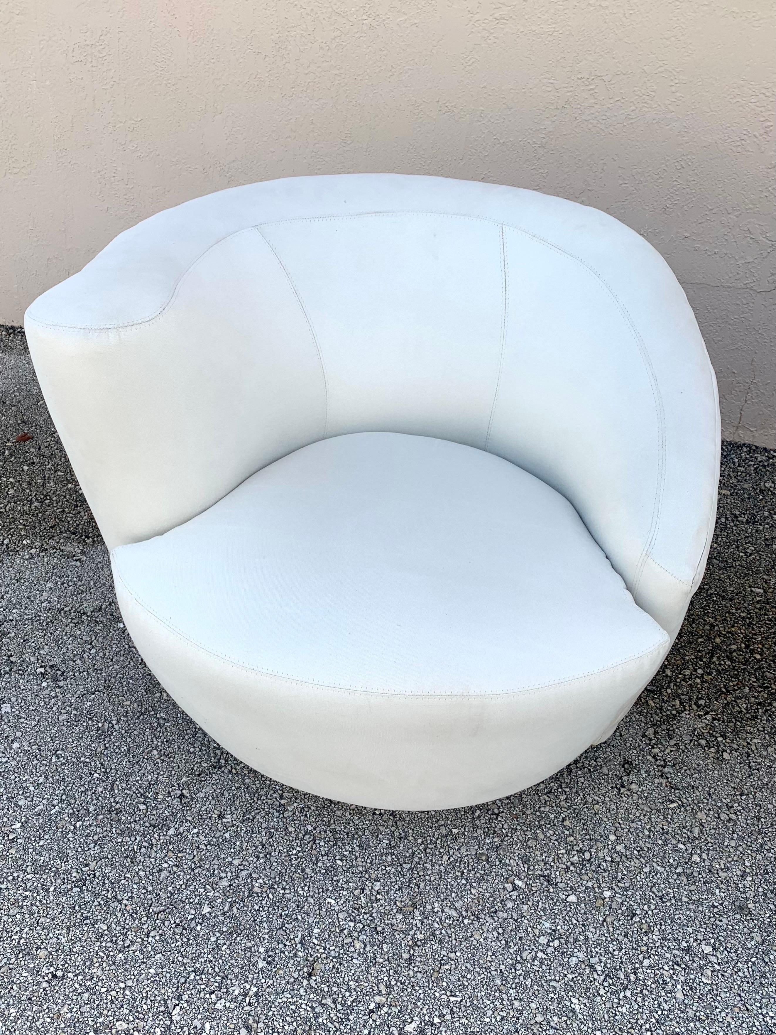 Mid-Century Modern Nautilus Style Swivel Chairs in White, a Pair 1
