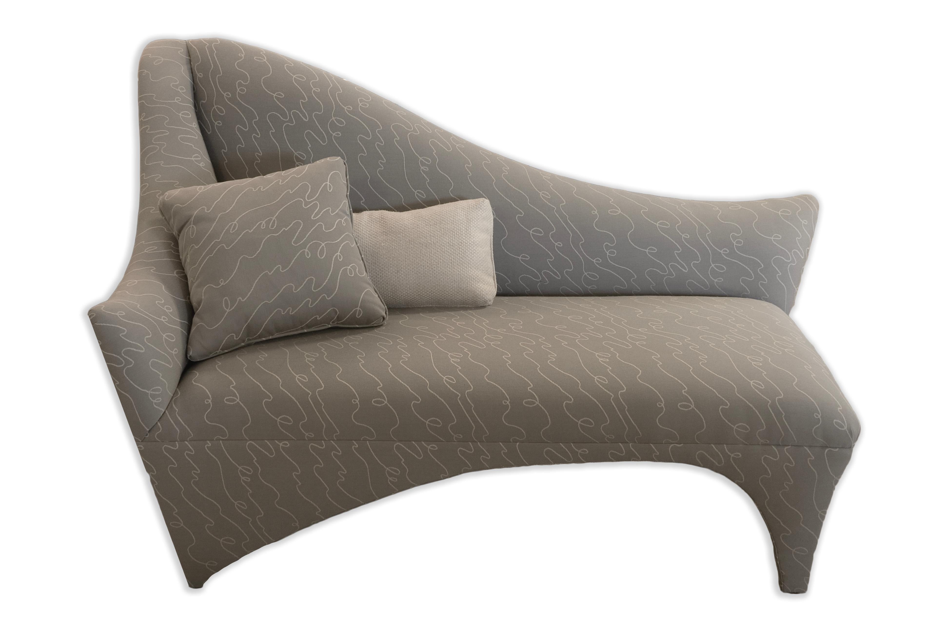Vintage Postmoderno Asimétrico Settee Chaise Lounge Tela Sofá Couch en venta 3