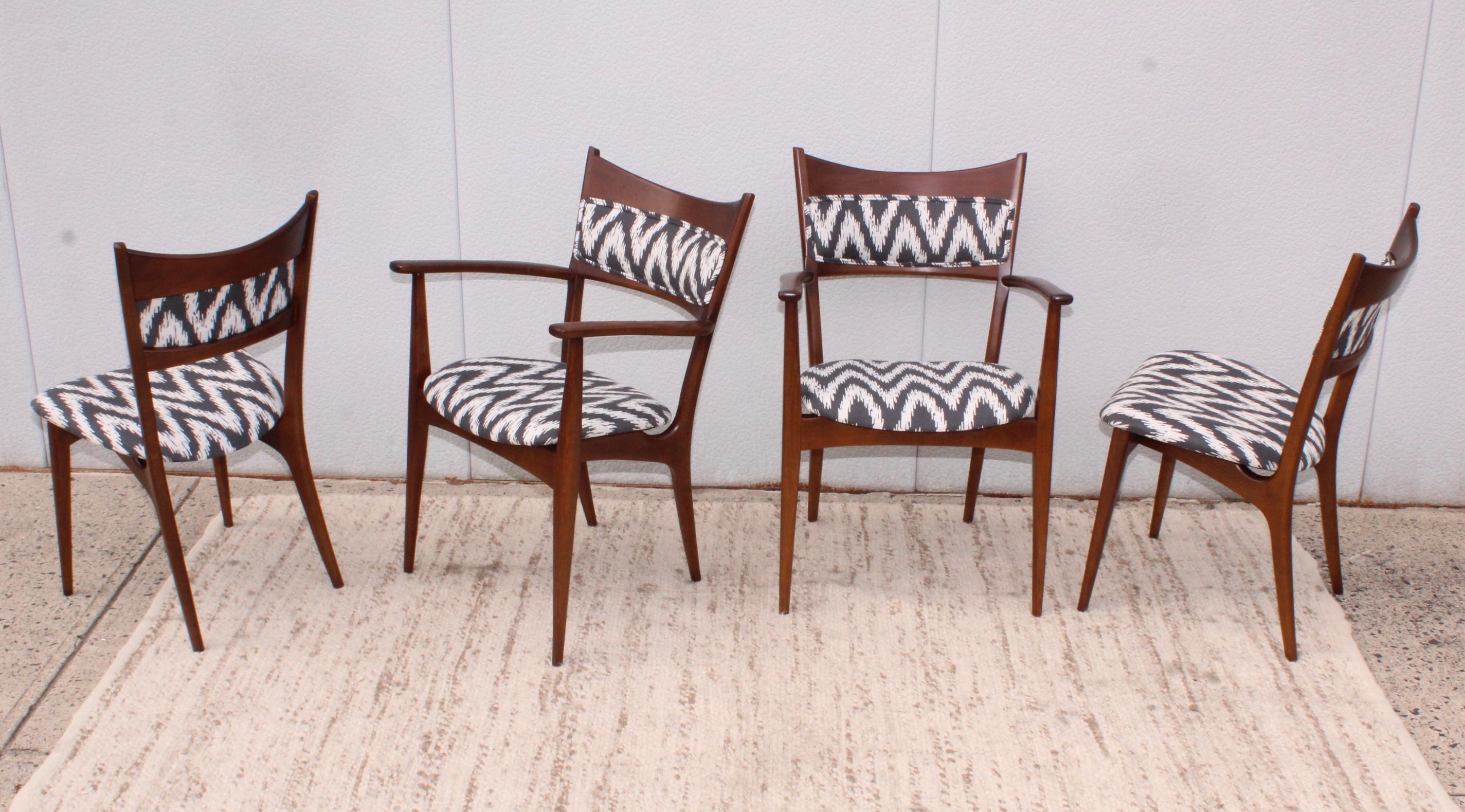 1960s Mid-Century Modern sculptural dining chairs in the style of Vladimir Kagan, two armchairs and two side chairs lightly restored and newly re-upholstered.

Side chairs measurements: width 18” depth 22” height 33.5” seat height 18.