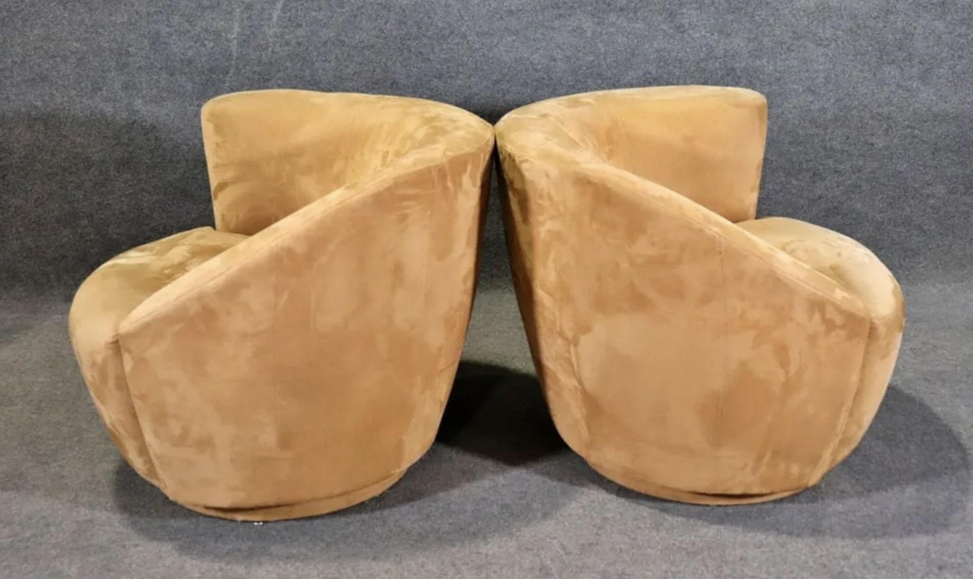 Vladimir Kagan Style Swivel Chairs In Good Condition For Sale In Brooklyn, NY