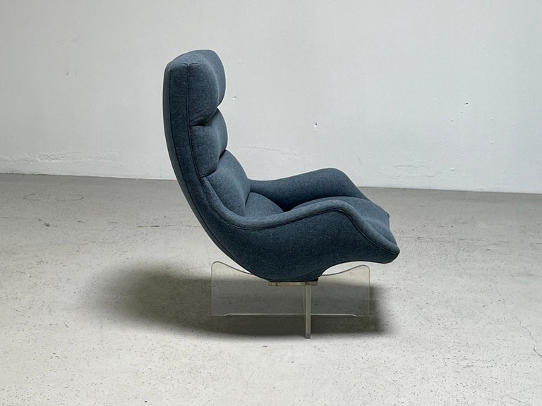 Late 20th Century Vladimir Kagan Swiveling Cosmos Lounge Chair For Sale