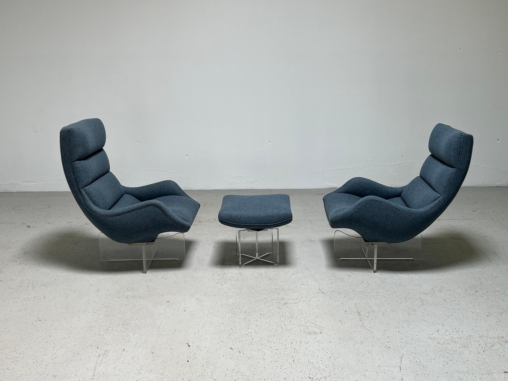 Vladimir Kagan Attributed Swiveling Lounge Chair and Ottoman In Good Condition In Dallas, TX