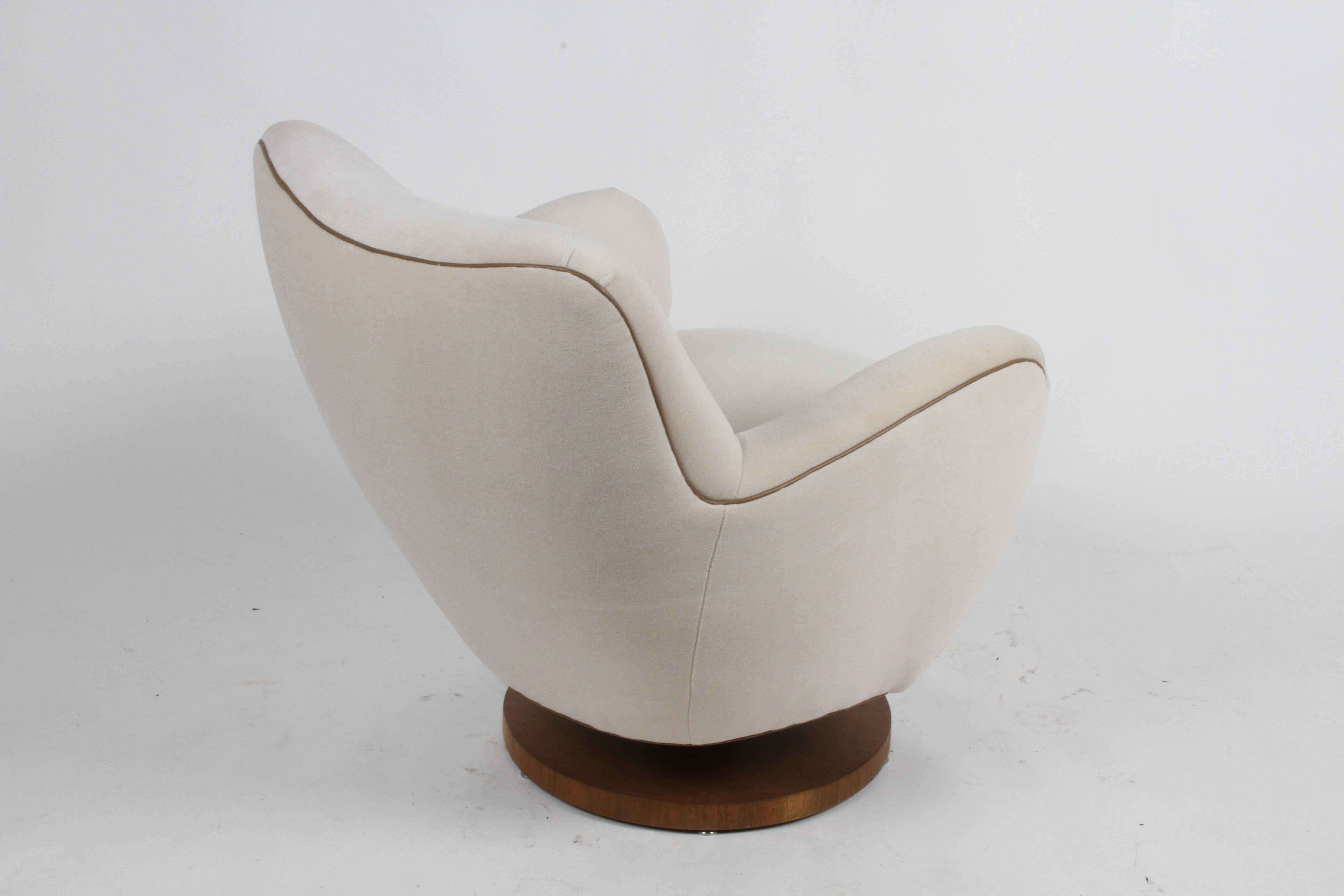 Vladimir Kagan Tilt-Swivel Barrel Lounge Chair Model 100-S w/ Holly Hunt Velvet In Good Condition In St. Louis, MO