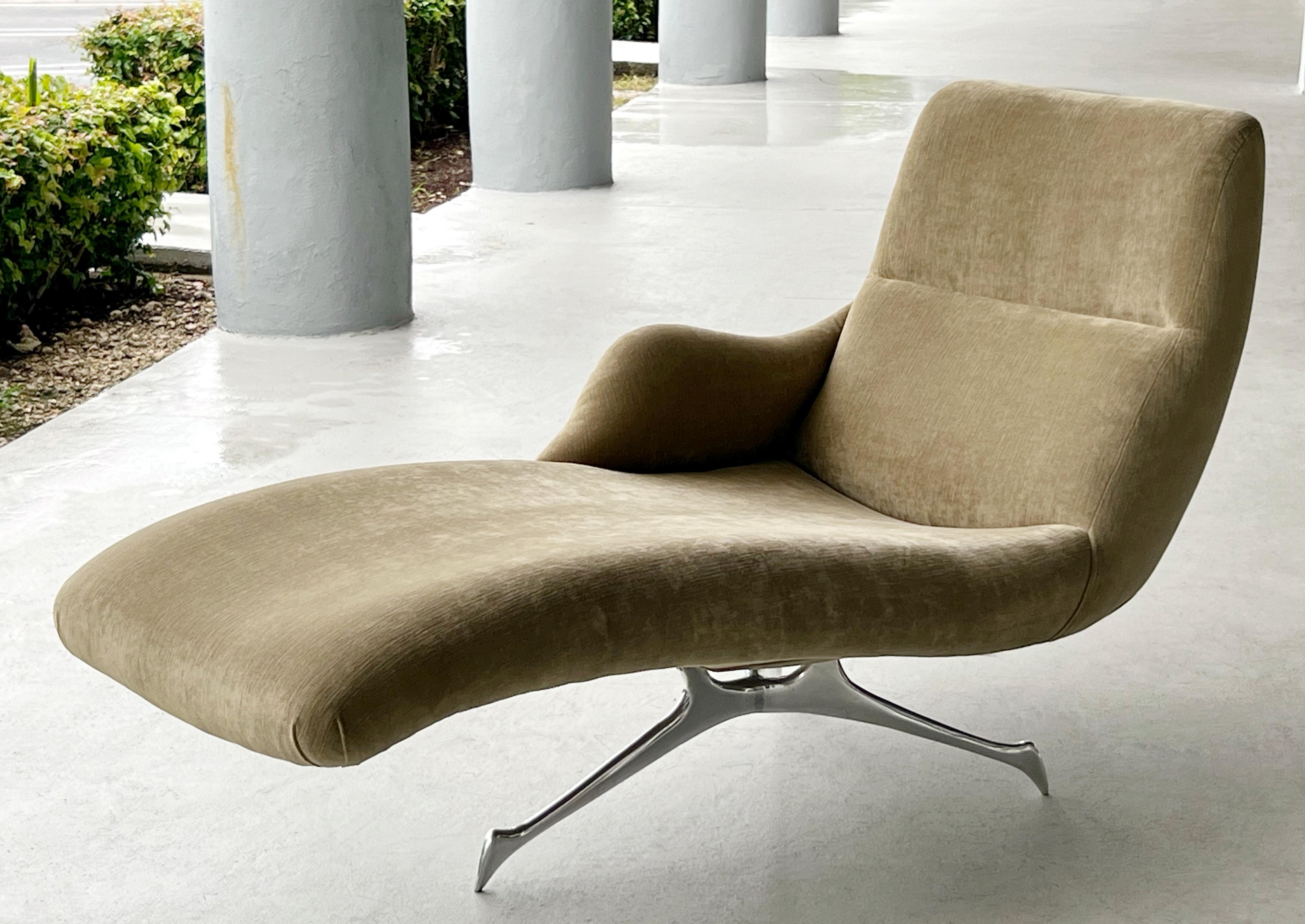 Chaise tri-symétrique de Vladimir Kagan. 