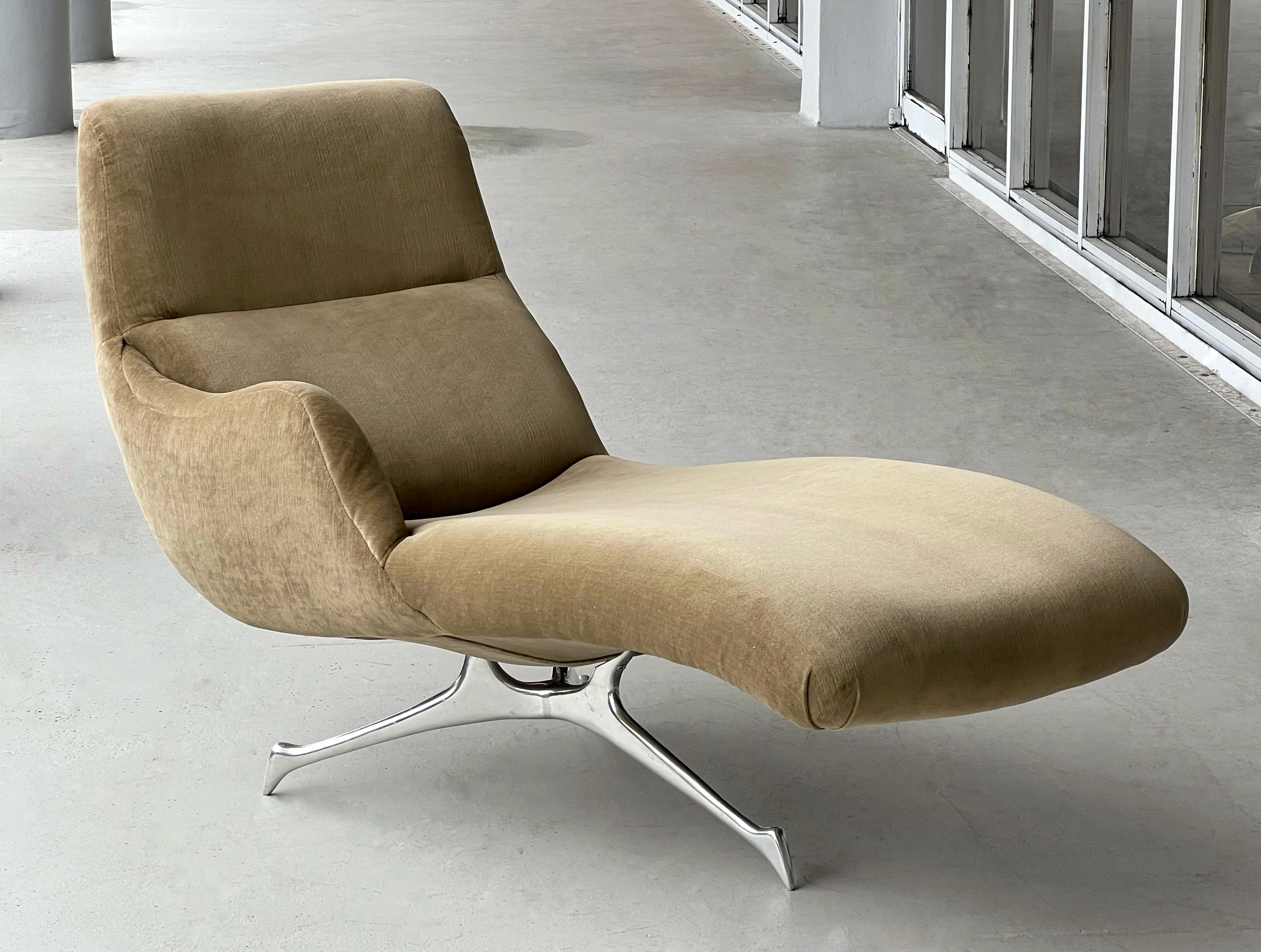 Aluminium Chaise longue tri symétrique Vladimir Kagan en vente
