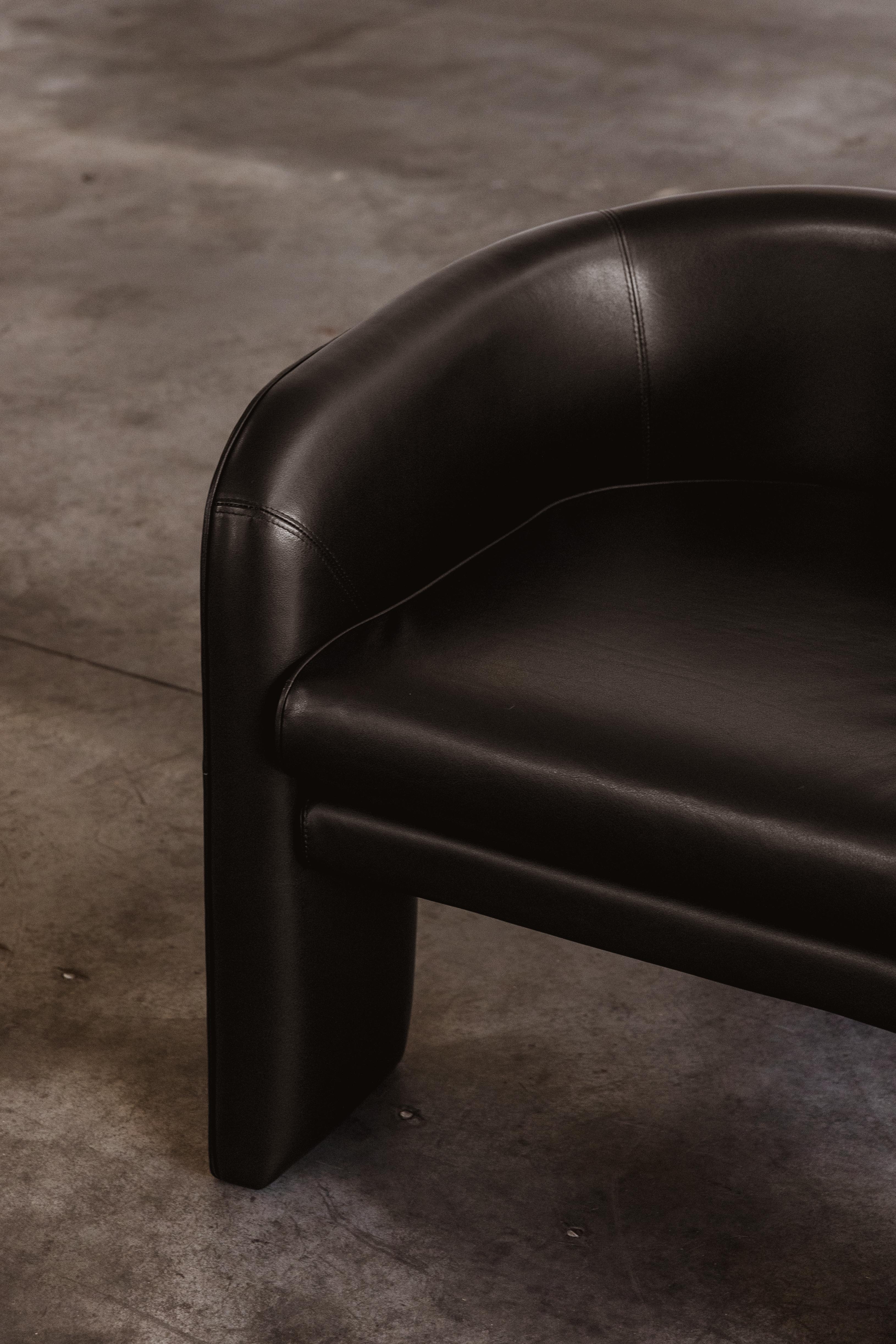Sillón trípode Vladimir Kagan para Weiman, cuero negro, 1980 en venta 5