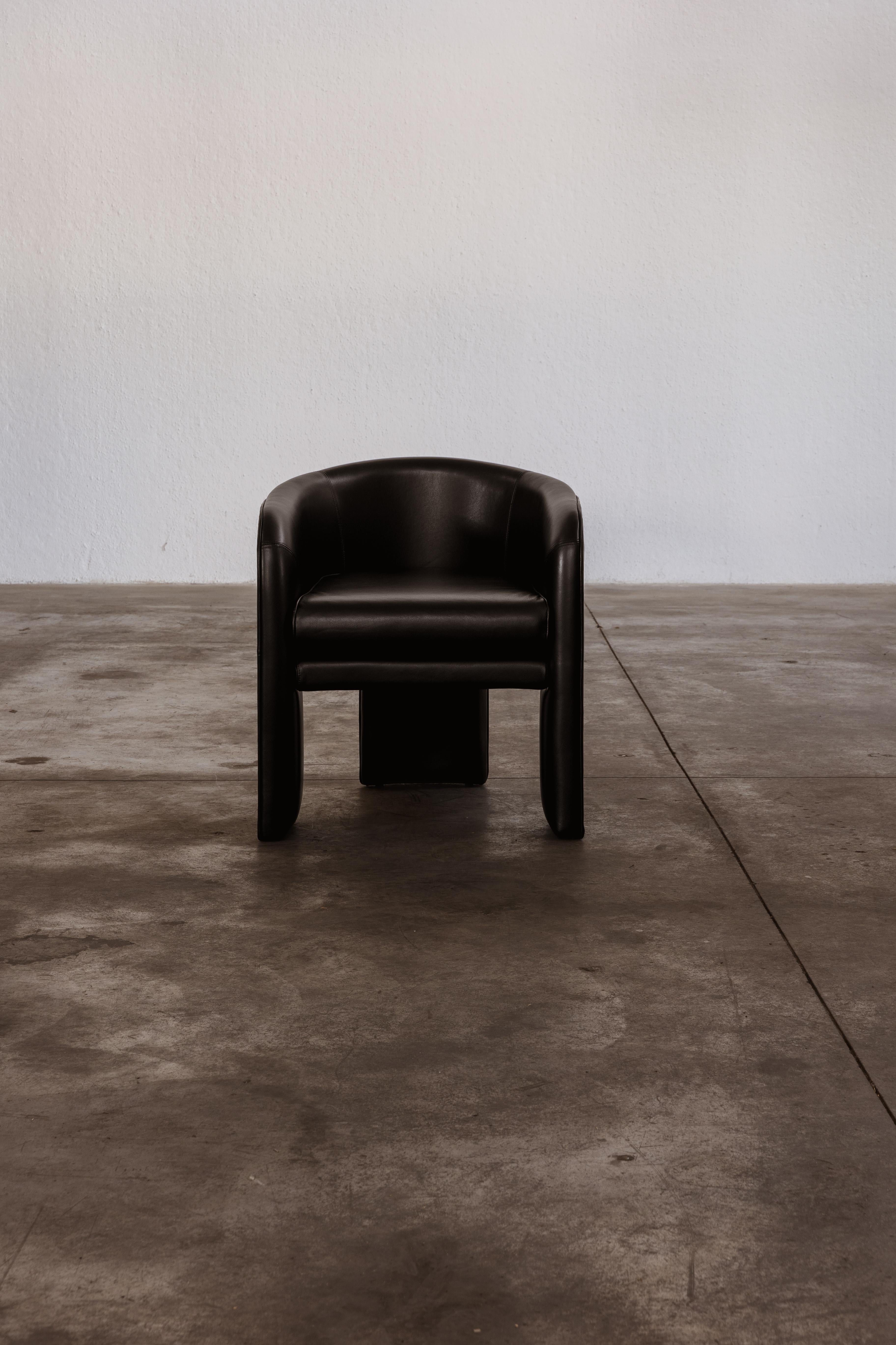 Sillón trípode Vladimir Kagan para Weiman, cuero negro, 1980 Estadounidense en venta