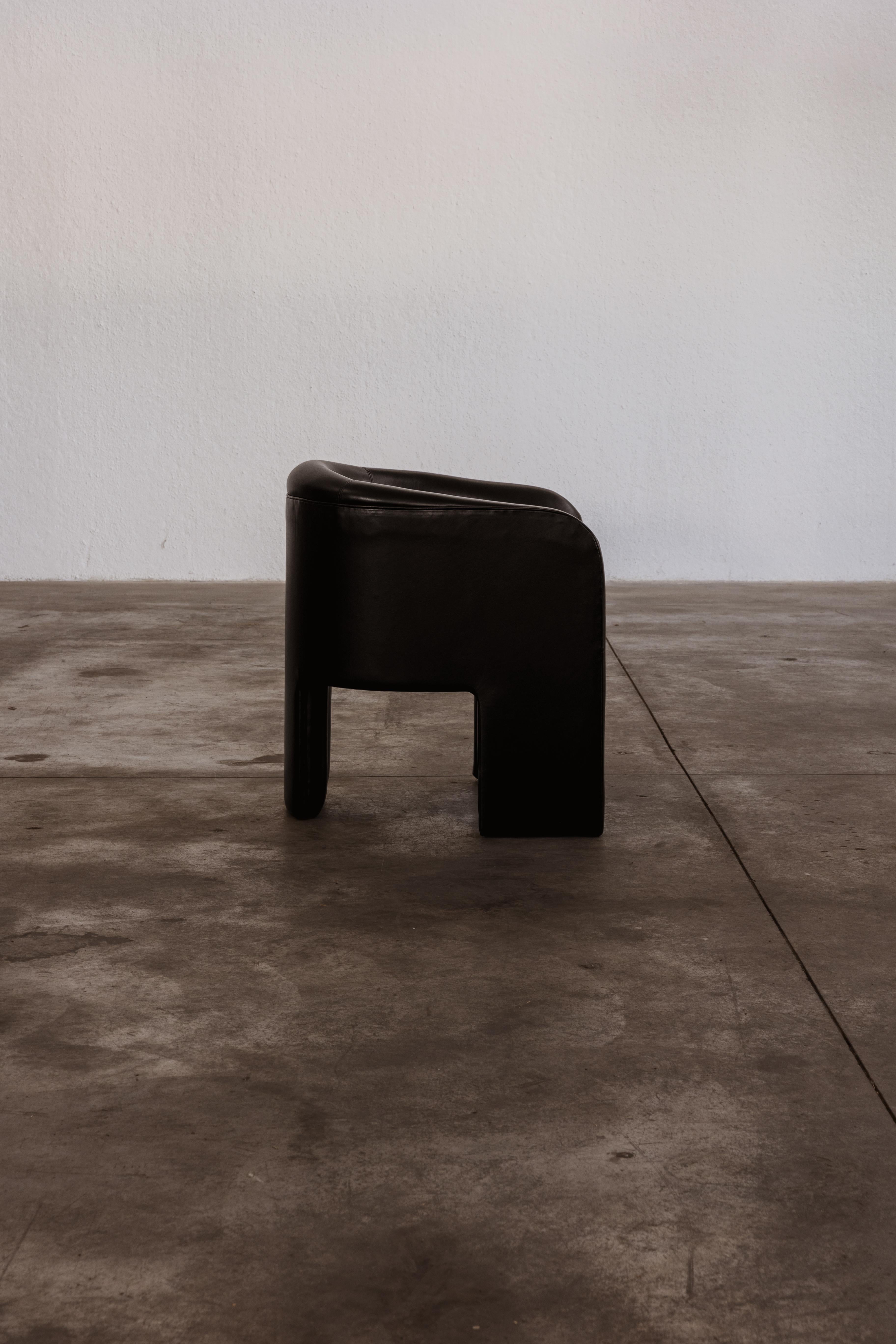 Sillón trípode Vladimir Kagan para Weiman, cuero negro, 1980 finales del siglo XX en venta