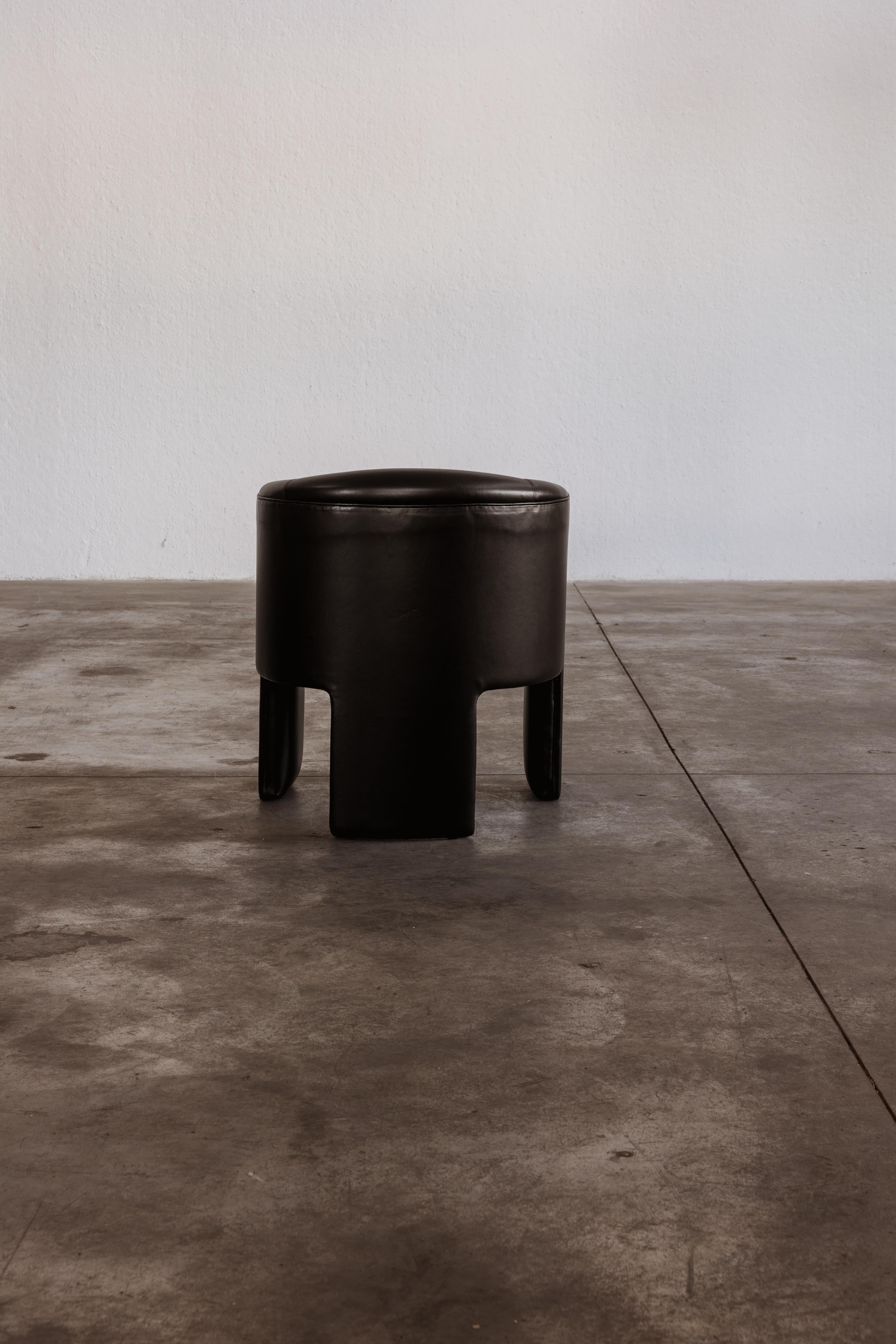 Sillón trípode Vladimir Kagan para Weiman, cuero negro, 1980 en venta 2