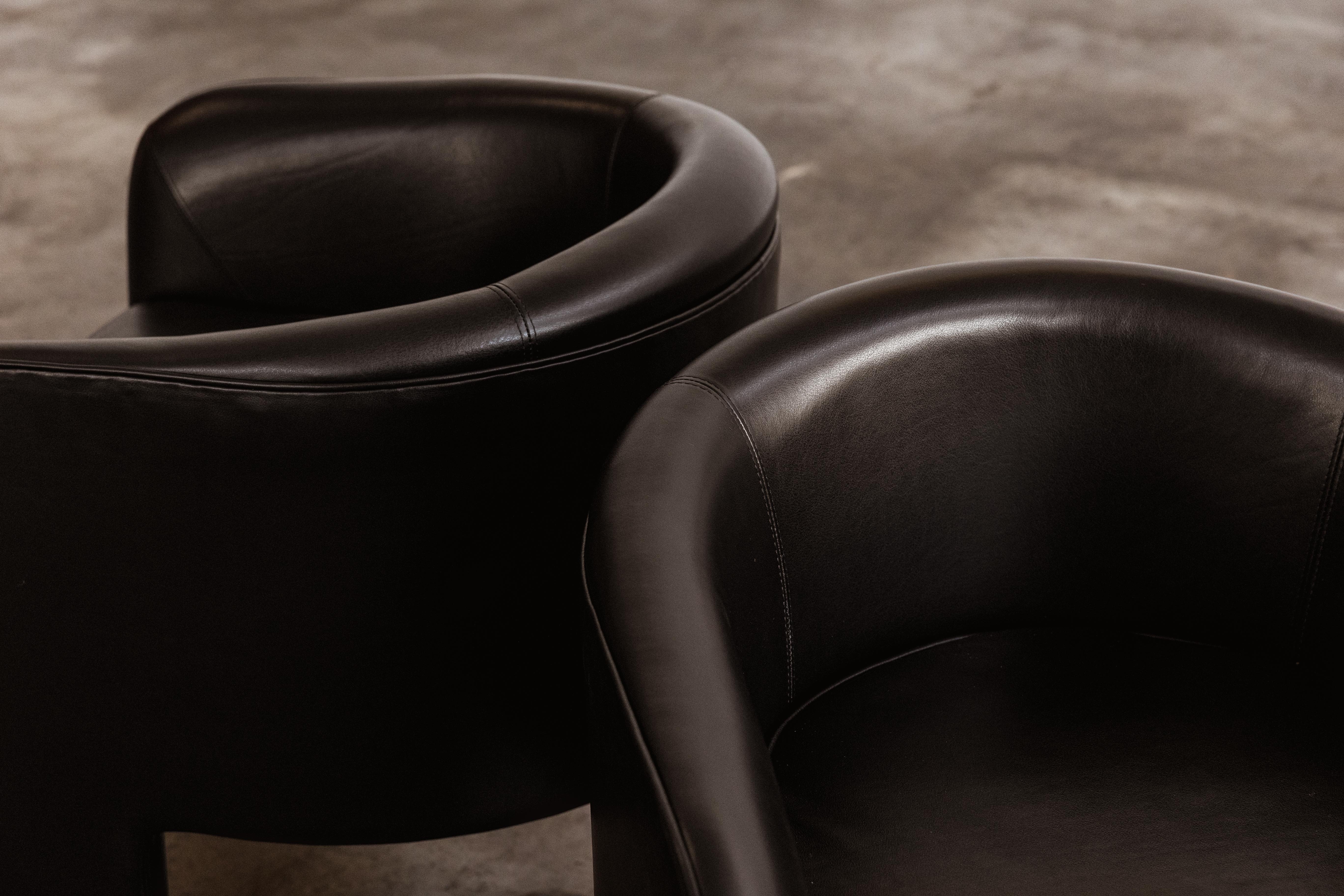 Vladimir Kagan Tripod Armchairs for Weiman, Black Leather, 1980, Set of 2 For Sale 5