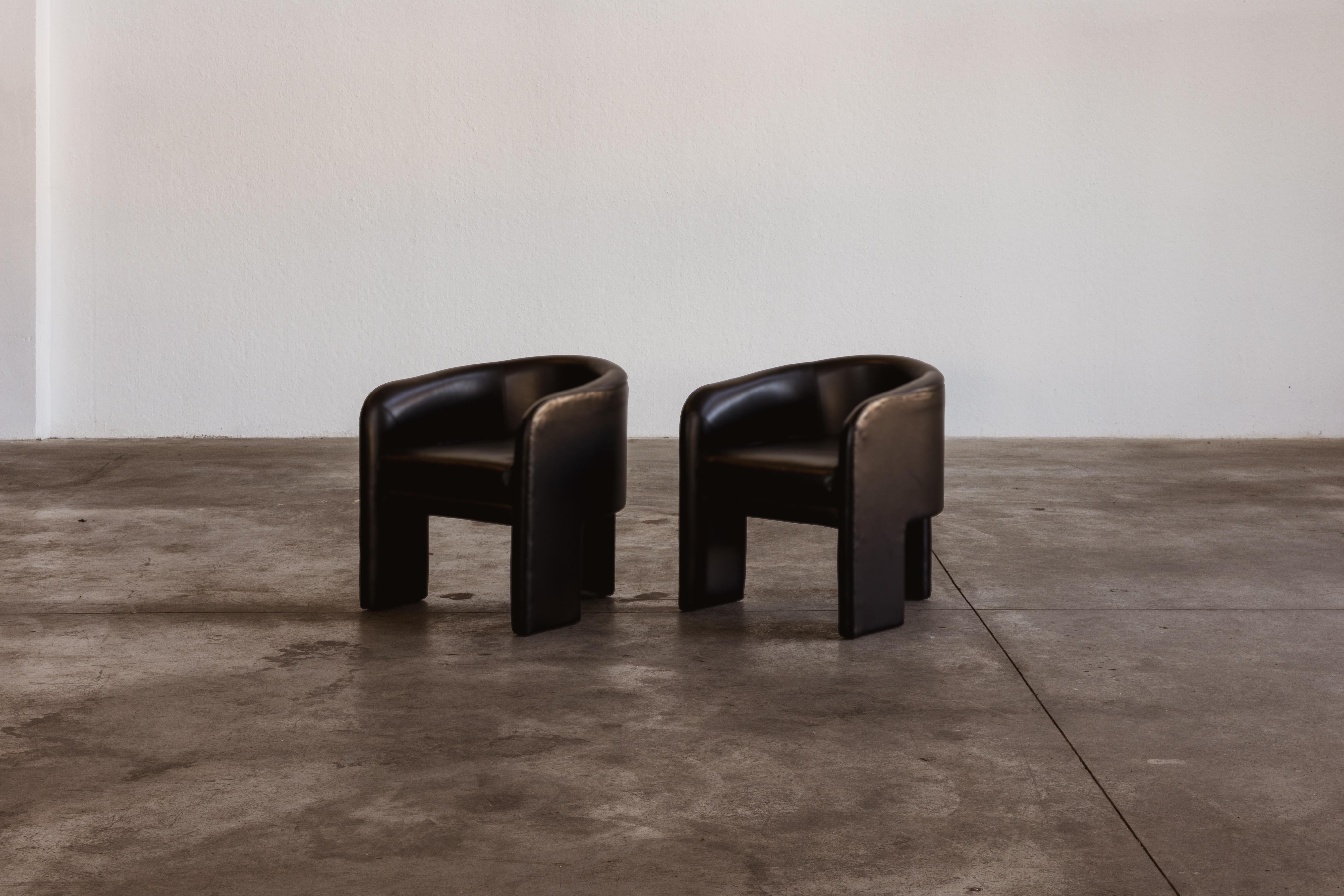 Vladimir Kagan Tripod Armchairs for Weiman, Black Leather, 1980, Set of 2 In Good Condition For Sale In Lonigo, Veneto
