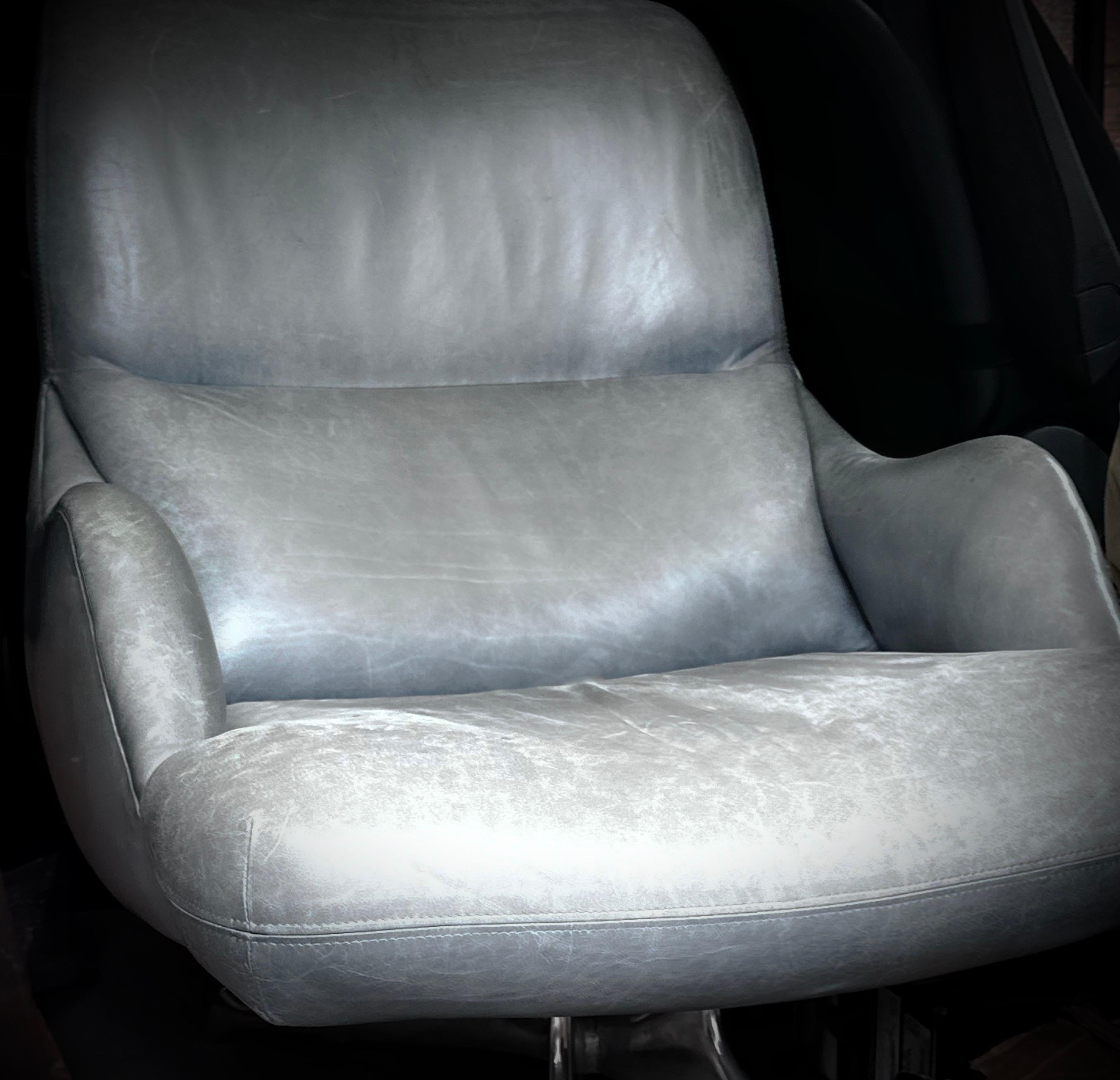 Italian Vladimir Kagan VK Armchair, Gray Blue Leather Lounge Chair, Polished Base. For Sale