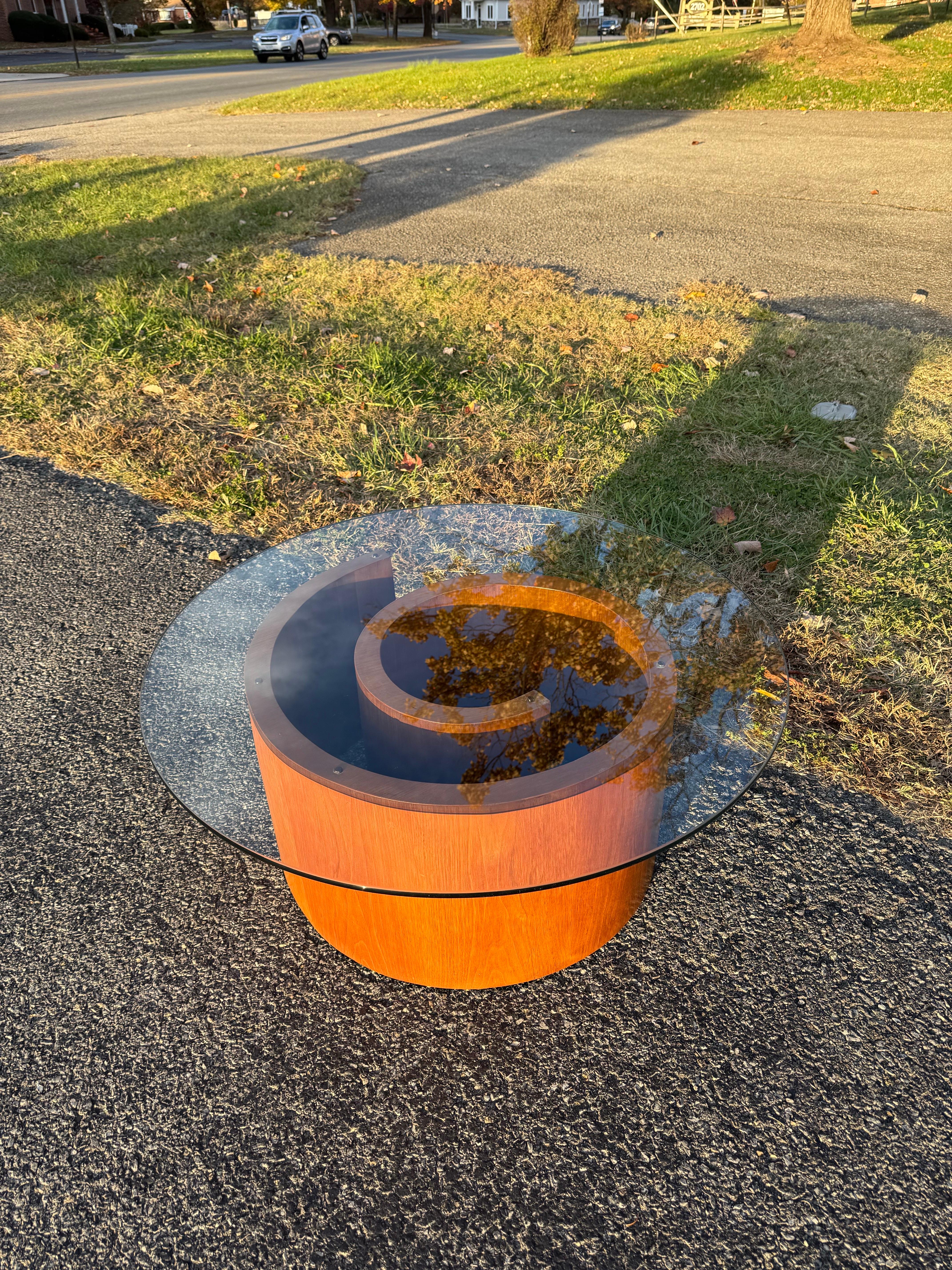 Table basse à escargots en noyer Vladimir Kagan Moderne du milieu du siècle dernier en vente 1