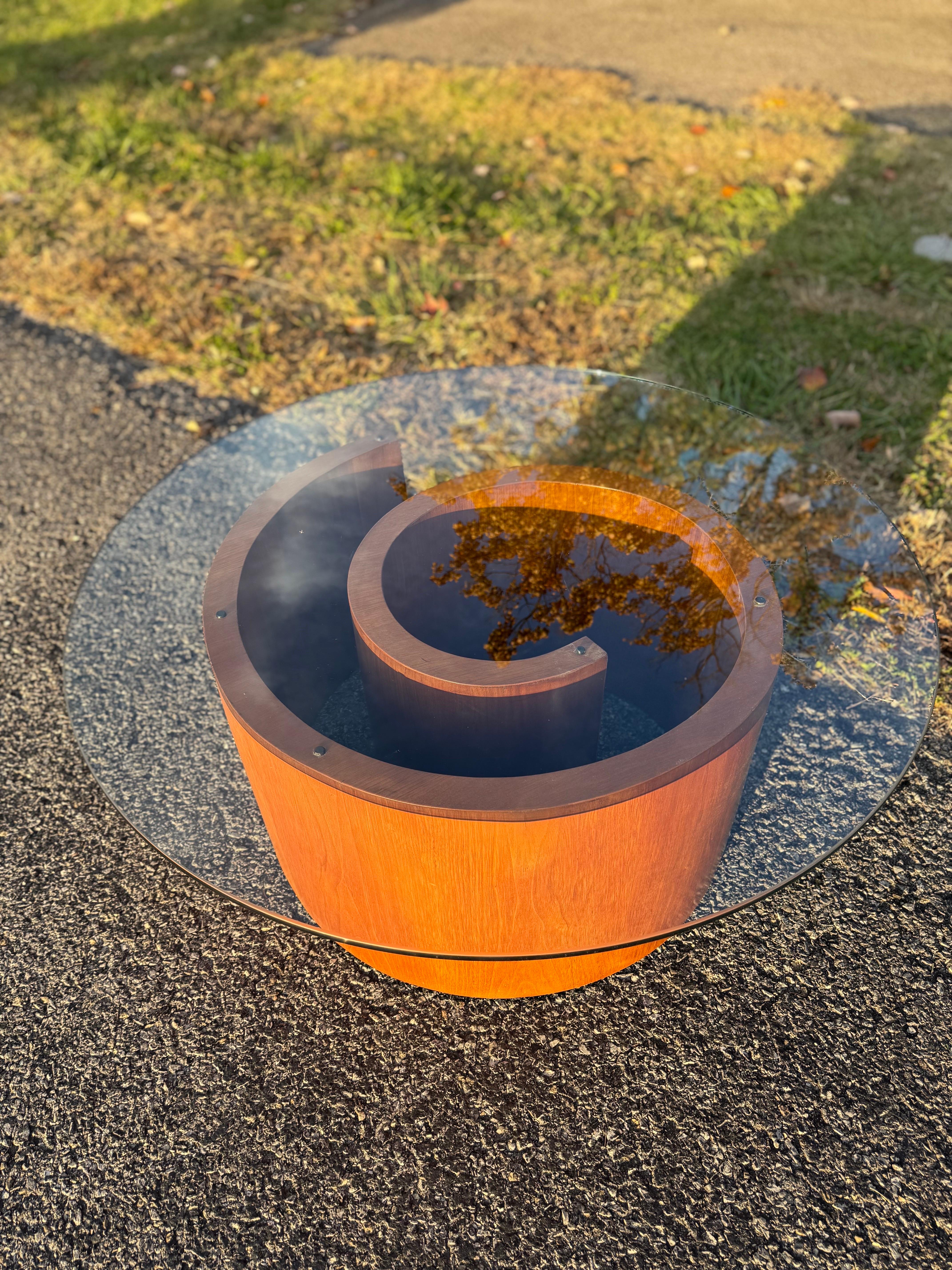 Table basse à escargots en noyer Vladimir Kagan Moderne du milieu du siècle dernier en vente 2