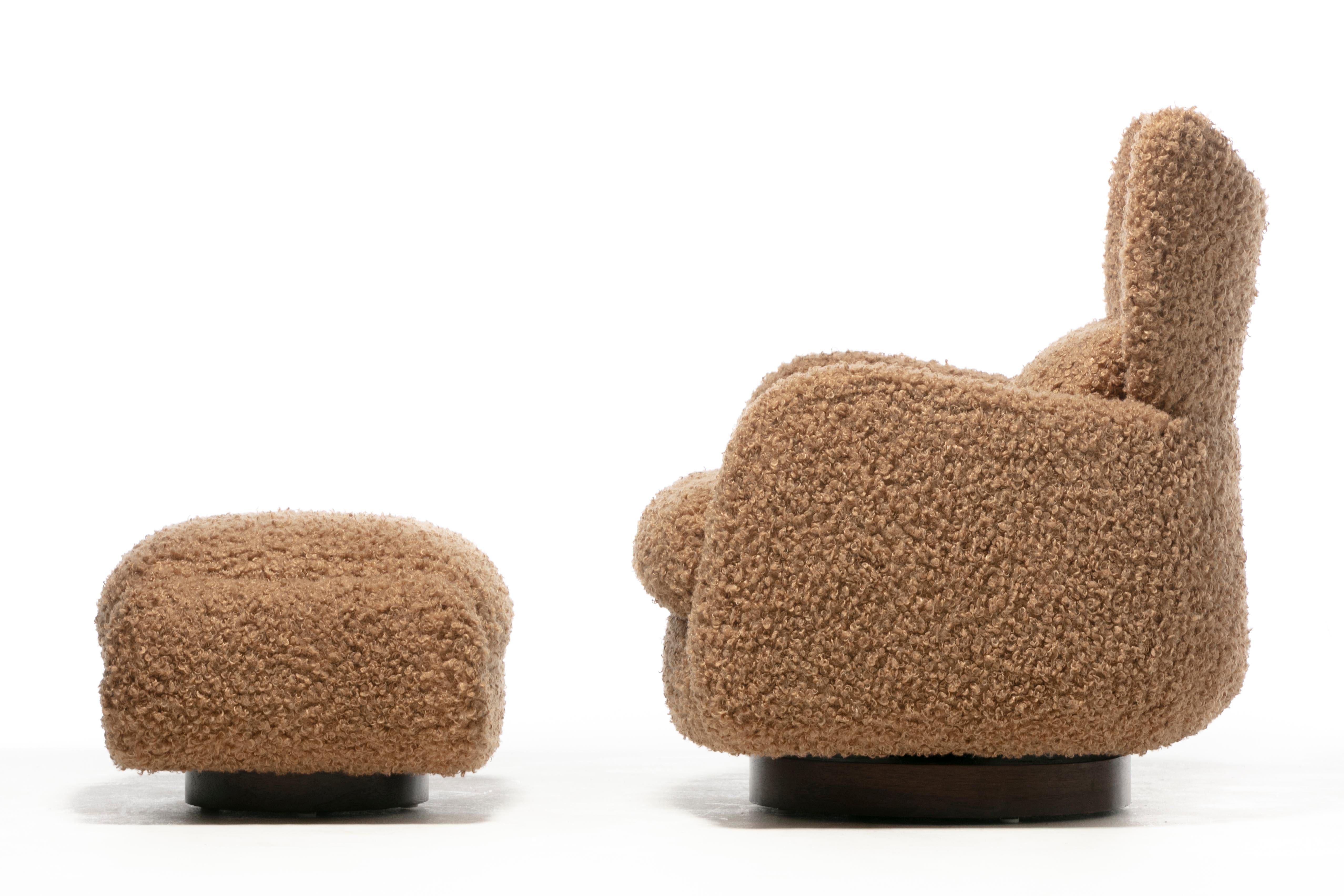 Vladimir Kagan Wingback Drehstuhl & Ottoman in Curly Latte Stoff im Zustand „Gut“ im Angebot in Saint Louis, MO