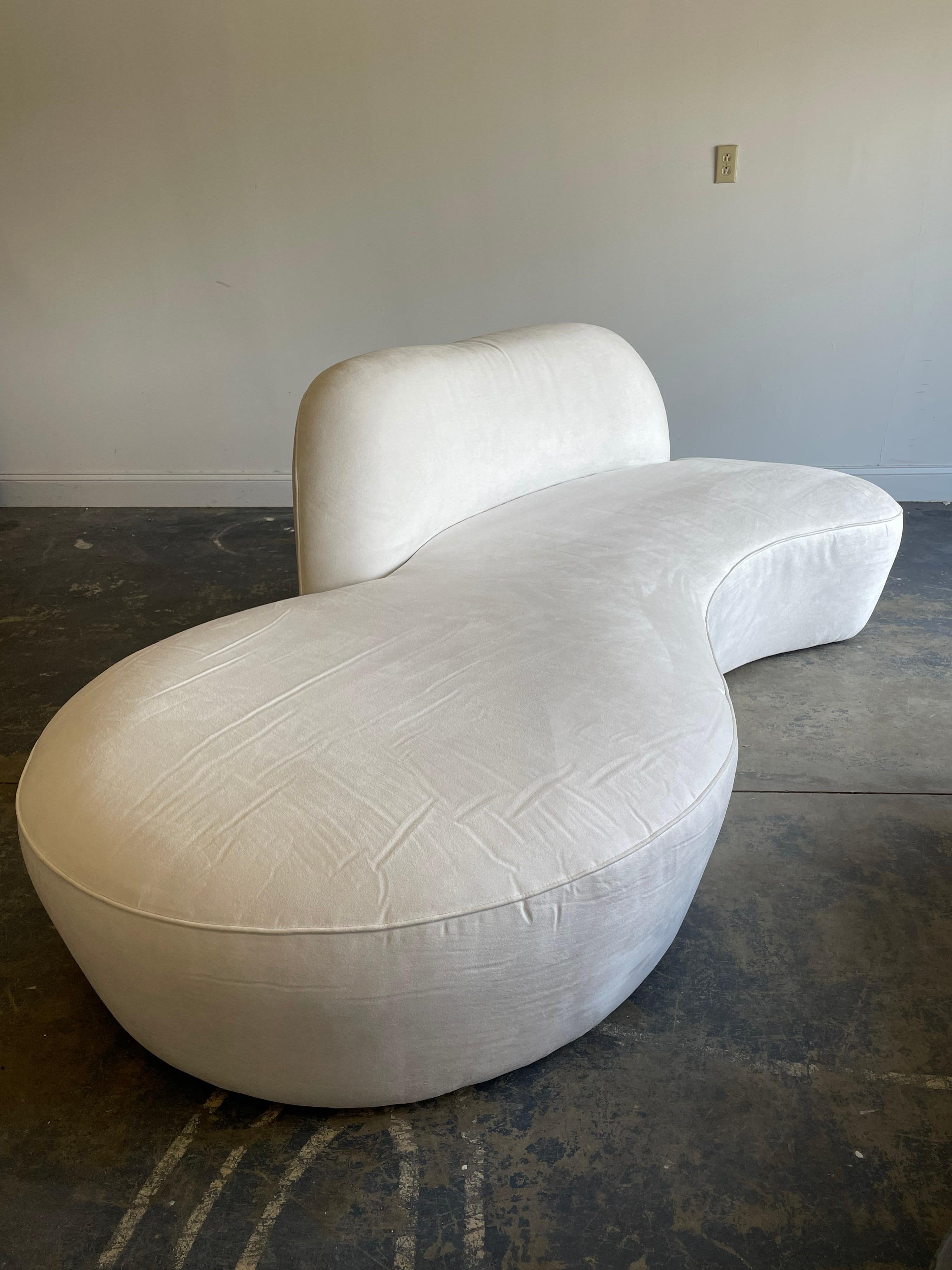 A classic cloud or serpentine sofa designed by Vladimir Kagan for American Leather. Currently in the original microfiber suede upholstery. 

Please note dimensions listed as overall dimensions.

Would work well in a variety of interiors and blend