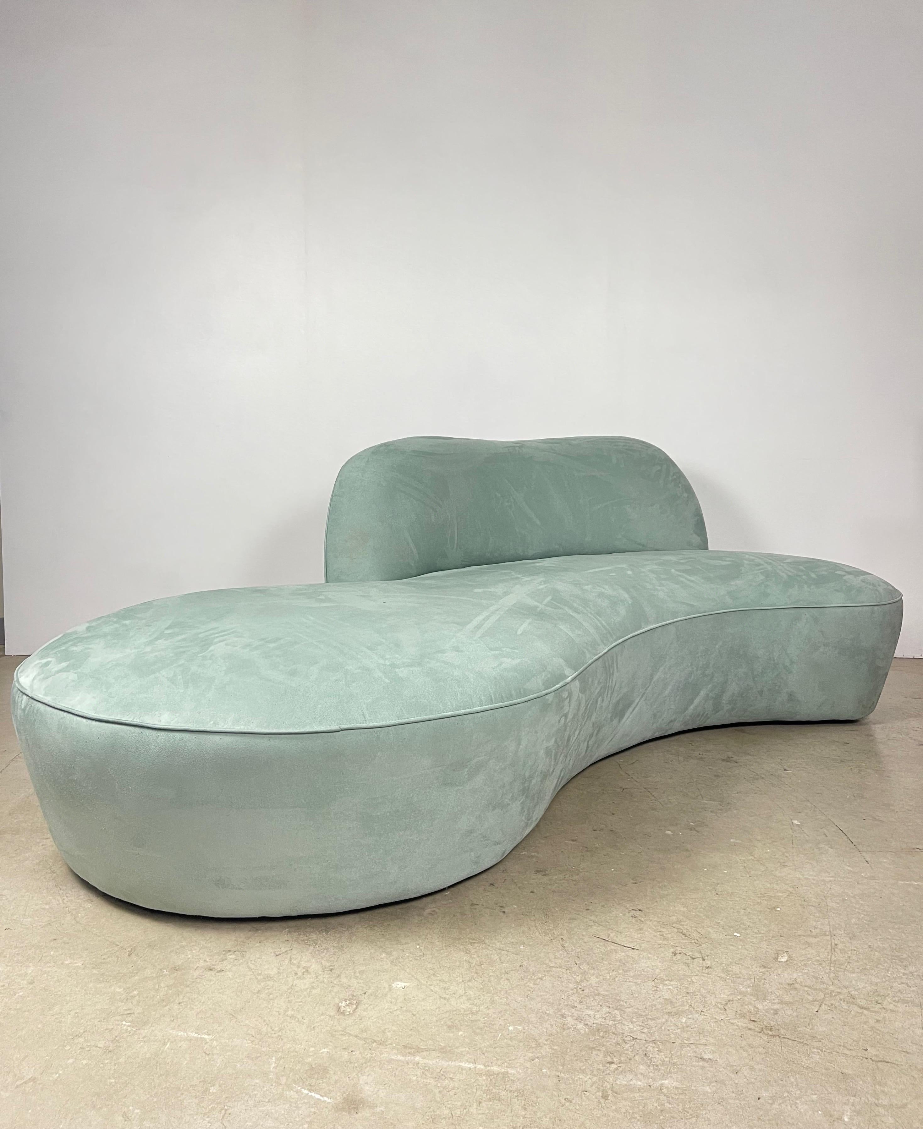 Vladimir Kagan “Zoe” Cloud Sofa  In Good Condition In Providence, RI