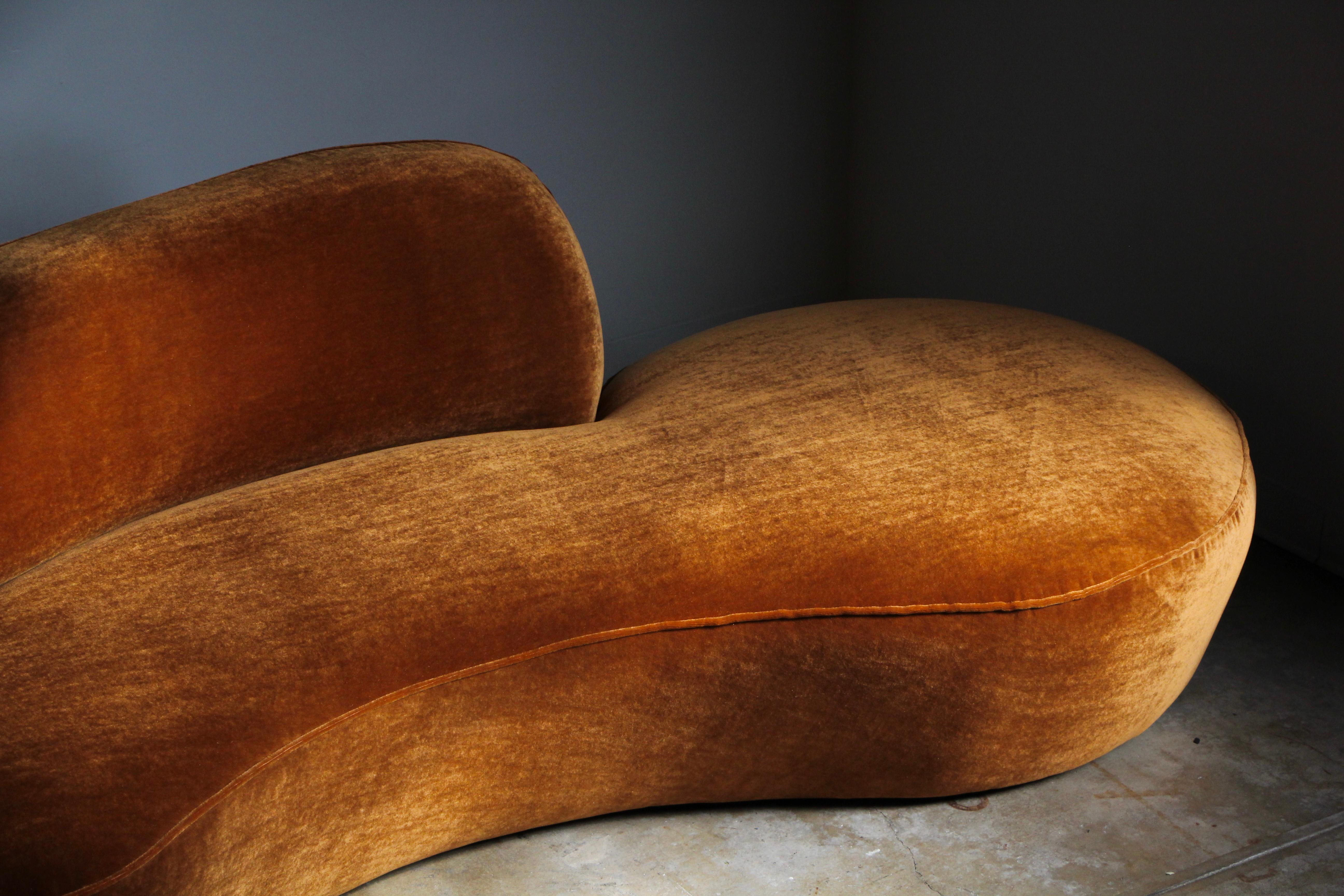 Vladimir Kagan “Zoe” Serpentine Sofa in Mohair, 2000s 1