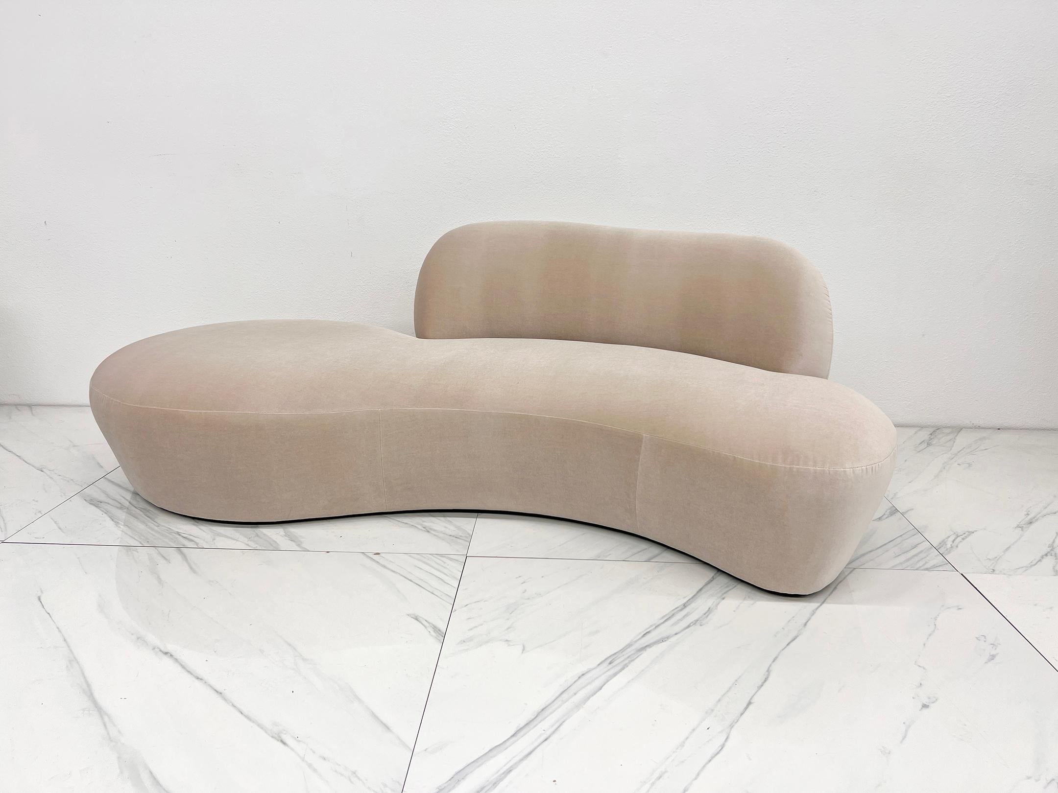 Velours Canapé Zoe de Vladimir Kagan en velours Light Tan, American Leather, années 2000 en vente