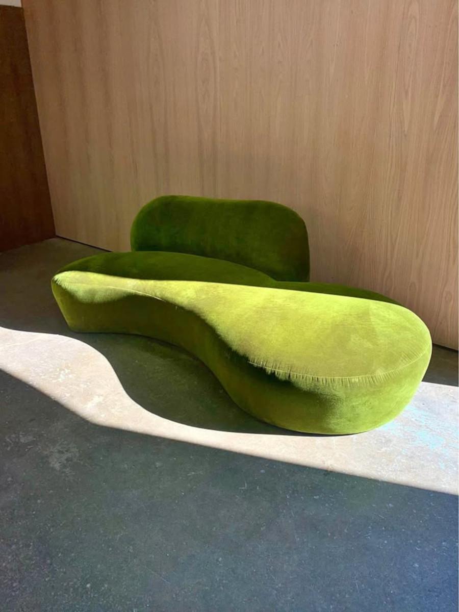 Vladimir Kagan ‘Zoe’ Sofa – Sculptural Elegance in Luxurious Zimmer-Rohde Velvet In Excellent Condition In Victoria, BC