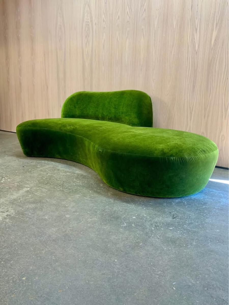 Late 20th Century Vladimir Kagan ‘Zoe’ Sofa – Sculptural Elegance in Luxurious Zimmer-Rohde Velvet