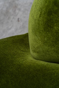 Vladimir Kagan “Zoe” Sofa – Sculptural Elegance in Velvet