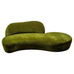 Vladimir Kagan “Zoe” Sofa – Sculptural Elegance in Velvet
