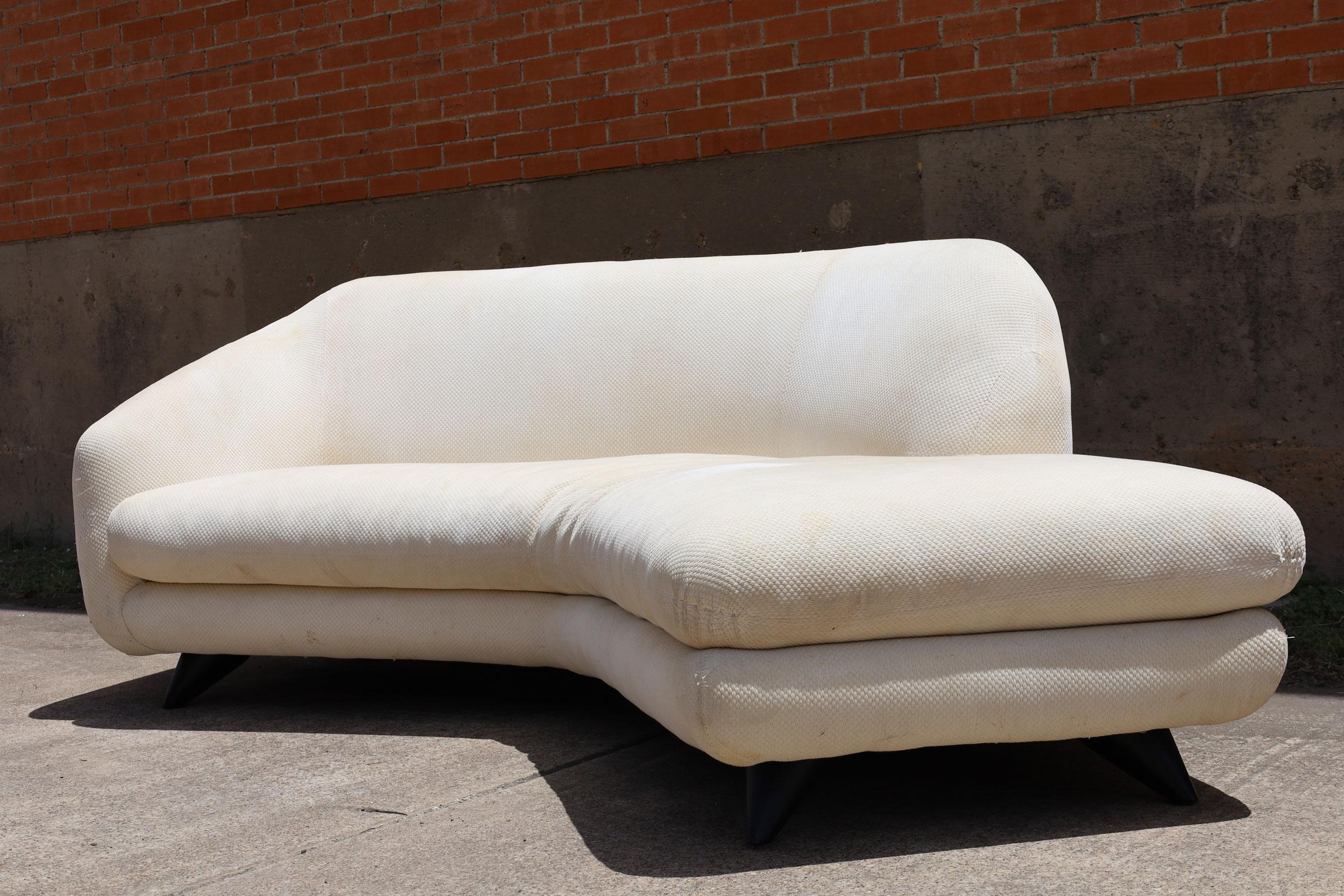 Vladimir Kagan Angle Tangent Sofa In Fair Condition For Sale In Dallas, TX